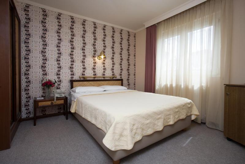 Double or Twin Room - Photo 8