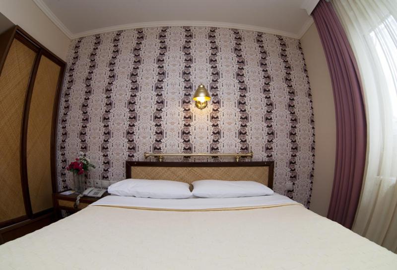 Double or Twin Room - Photo 9
