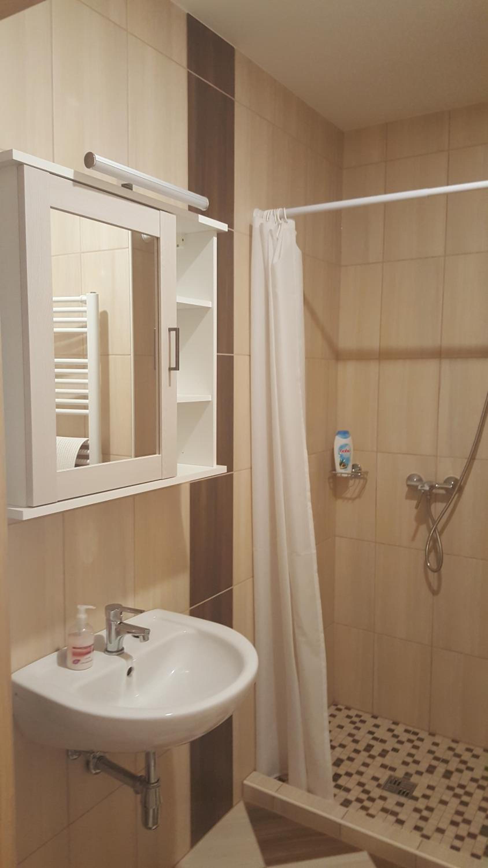 Triple Room with Bathroom - Photo 2
