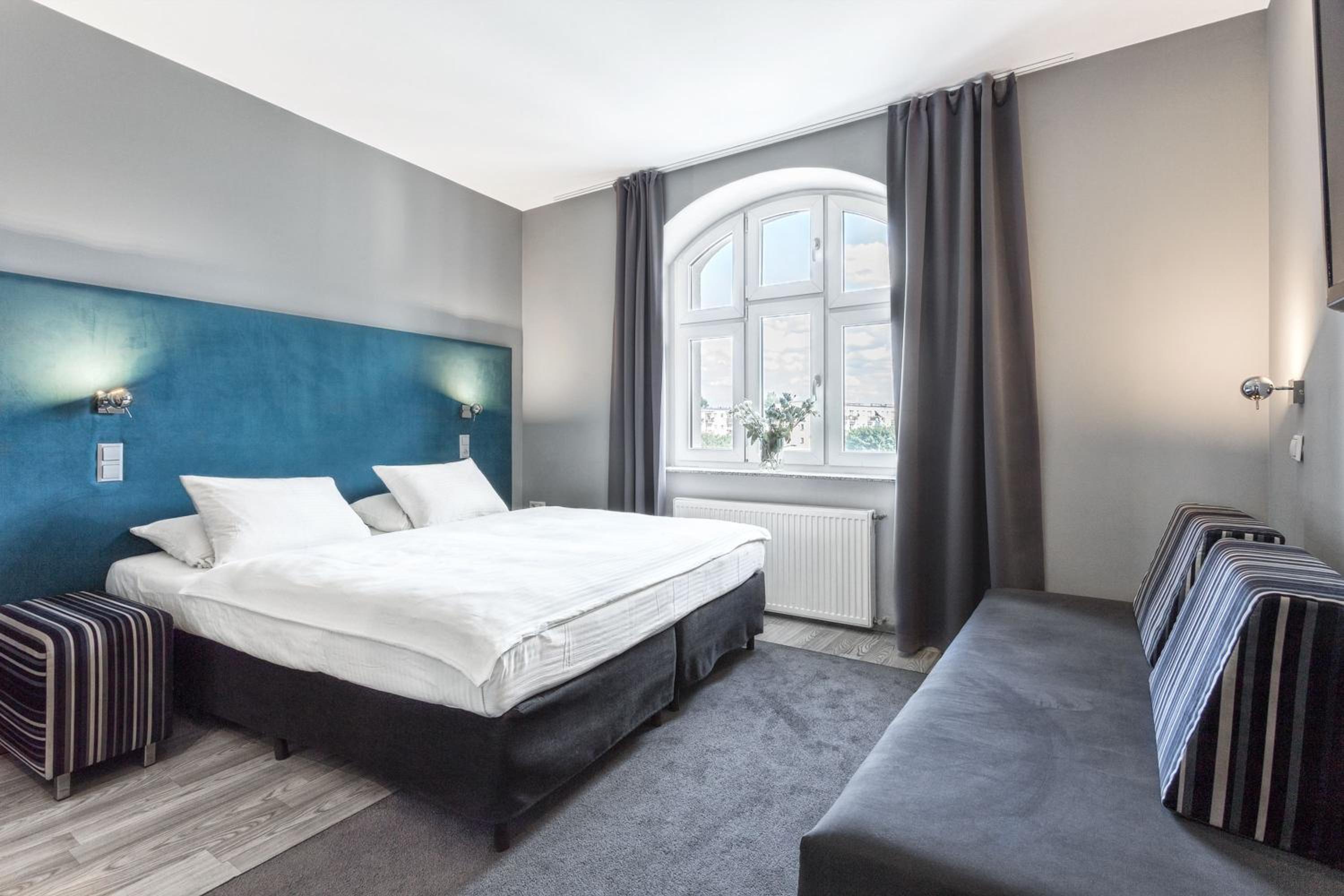 Standard Double or Twin Room - Photo 8