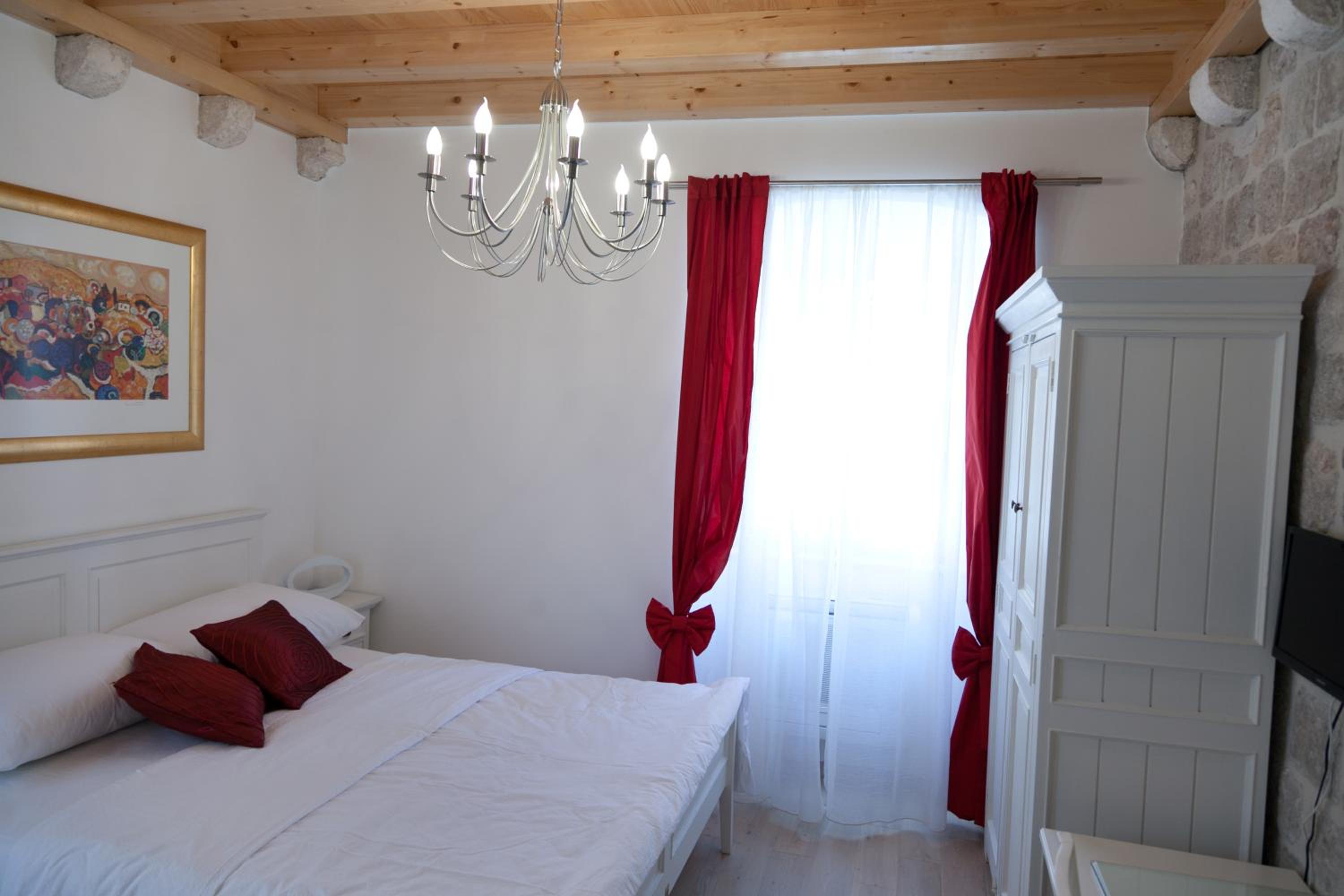 Studio Apartment (2 Adults)