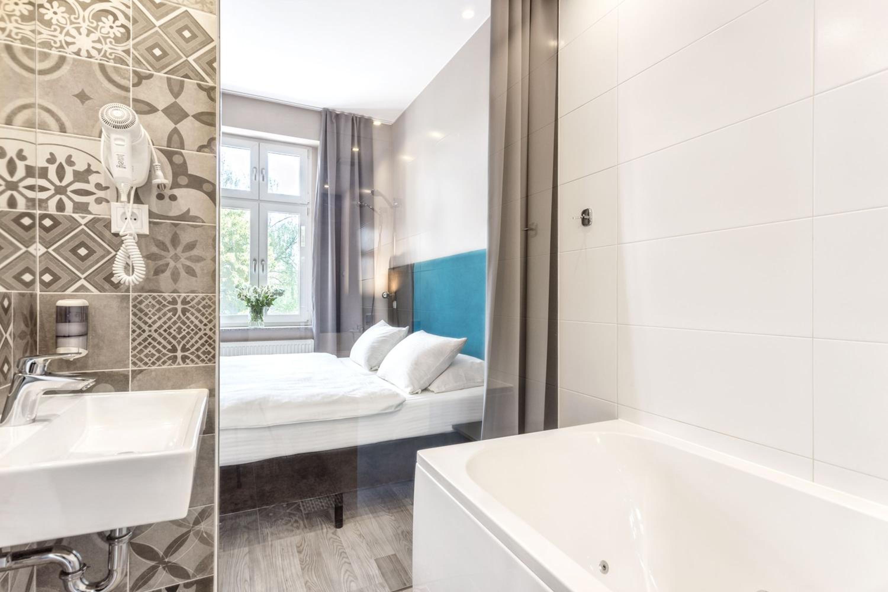 Double Room with Whirlpool - Photo 2