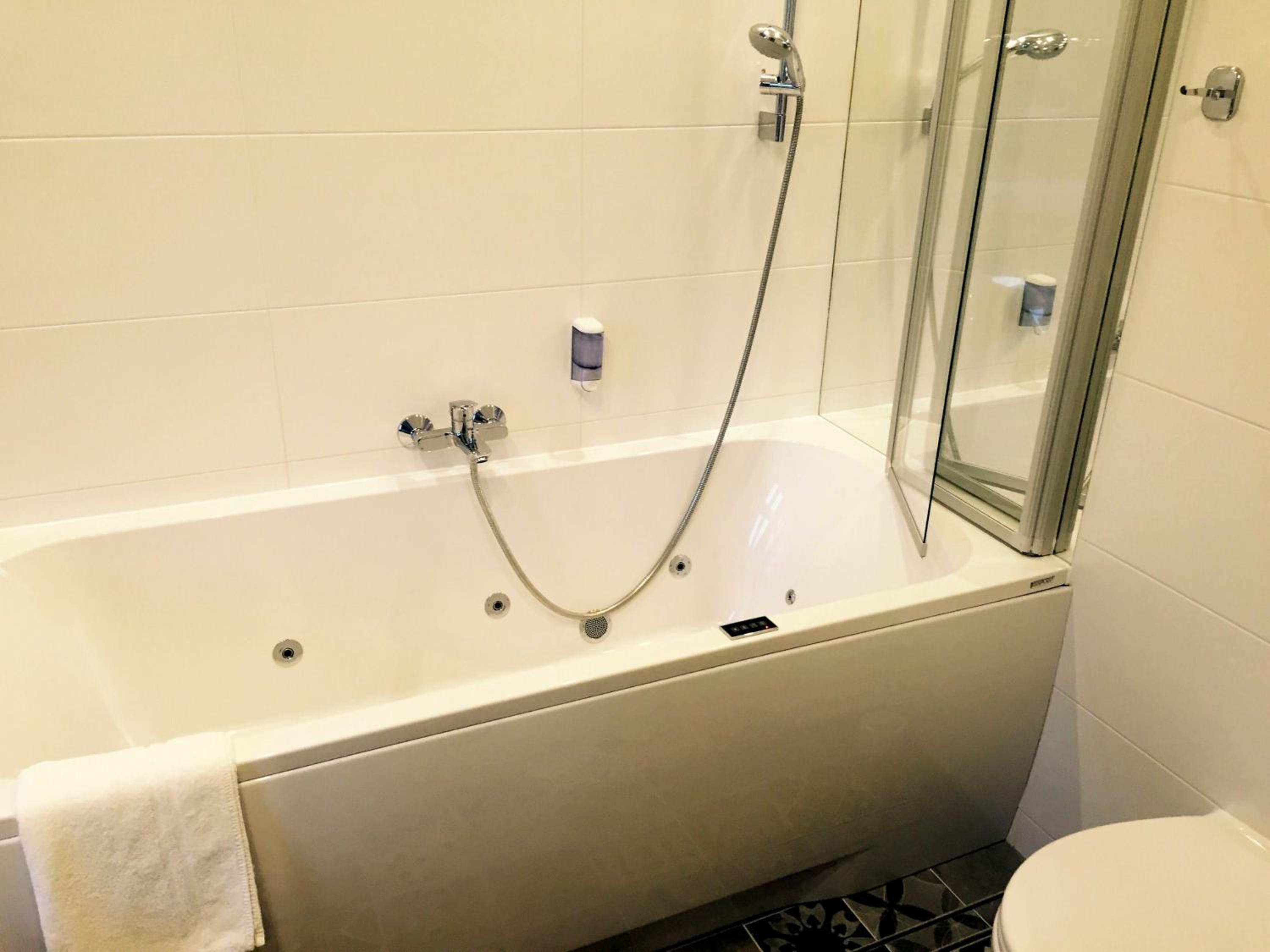 Double Room with Whirlpool - Photo 3