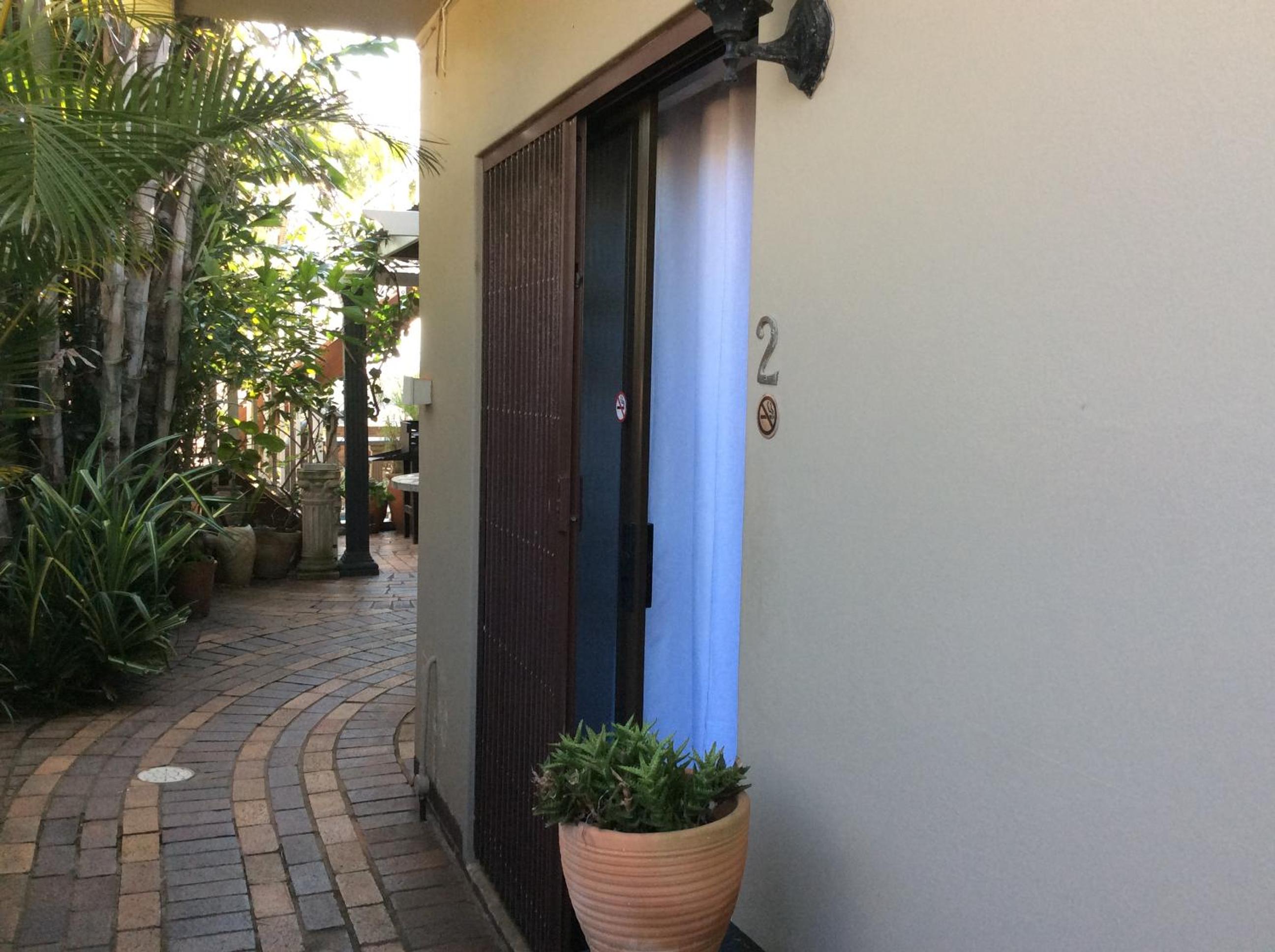 Budget Double Room - Photo 8