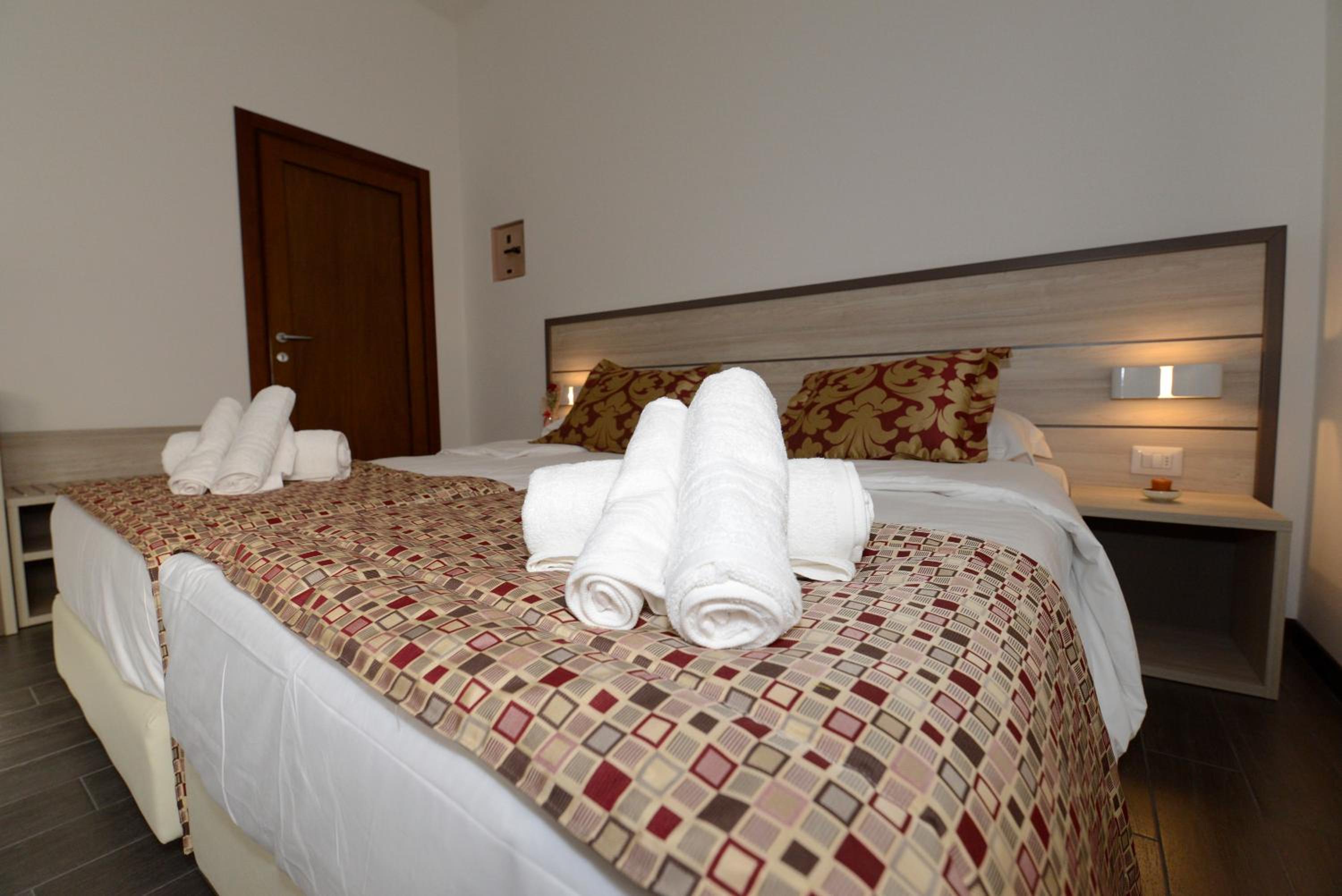 Deluxe Double Room with Shower photo 3