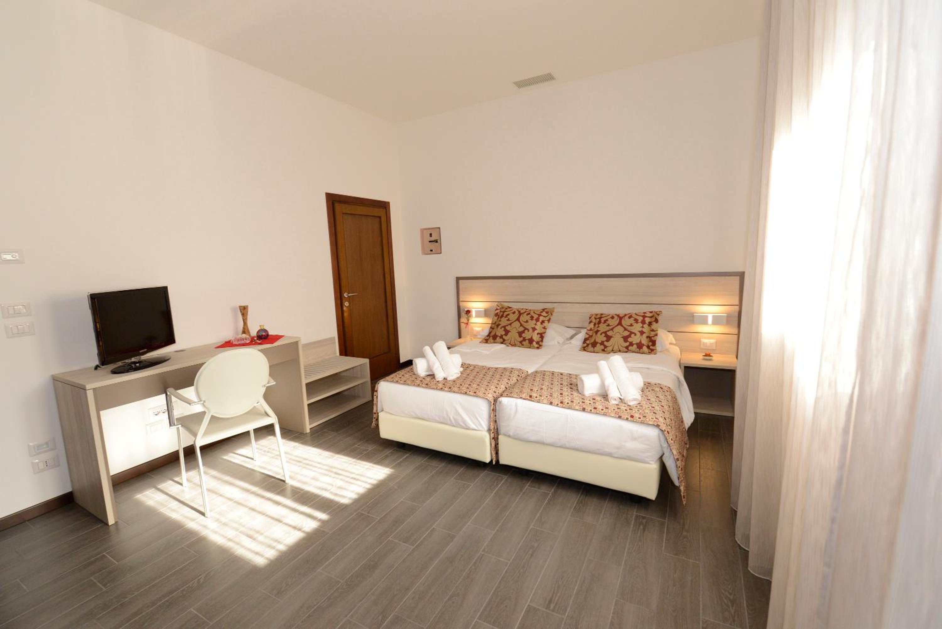 Deluxe Double Room with Shower photo 1