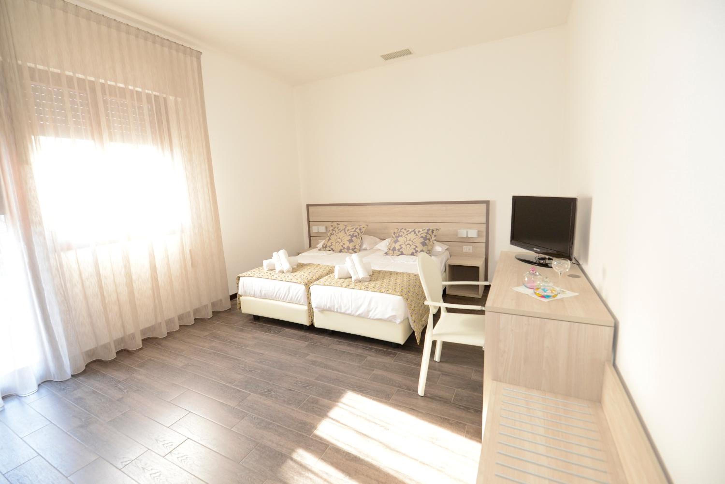 Deluxe Double Room with Shower photo 1
