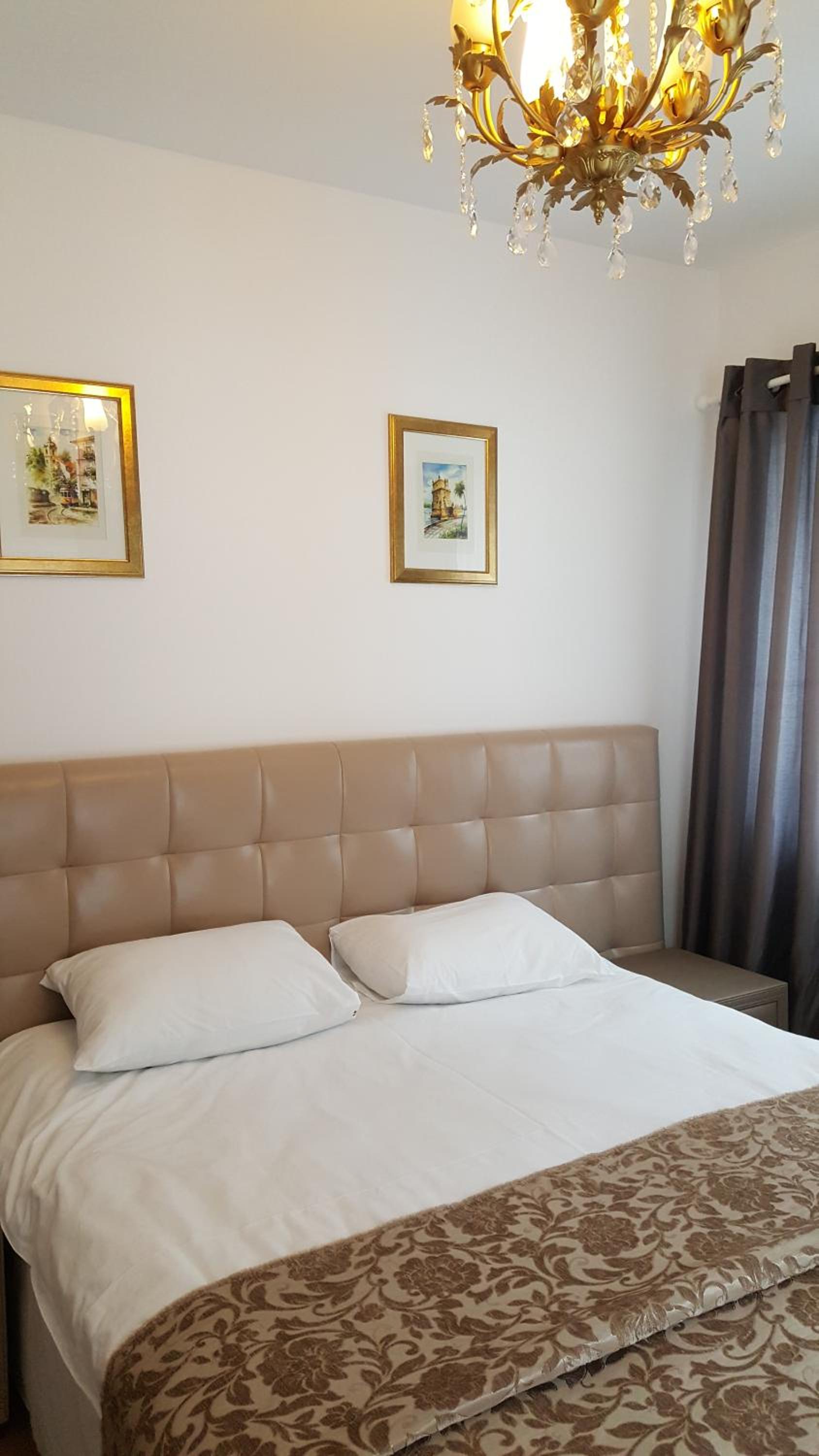 Apartment with Terrace - Photo 29