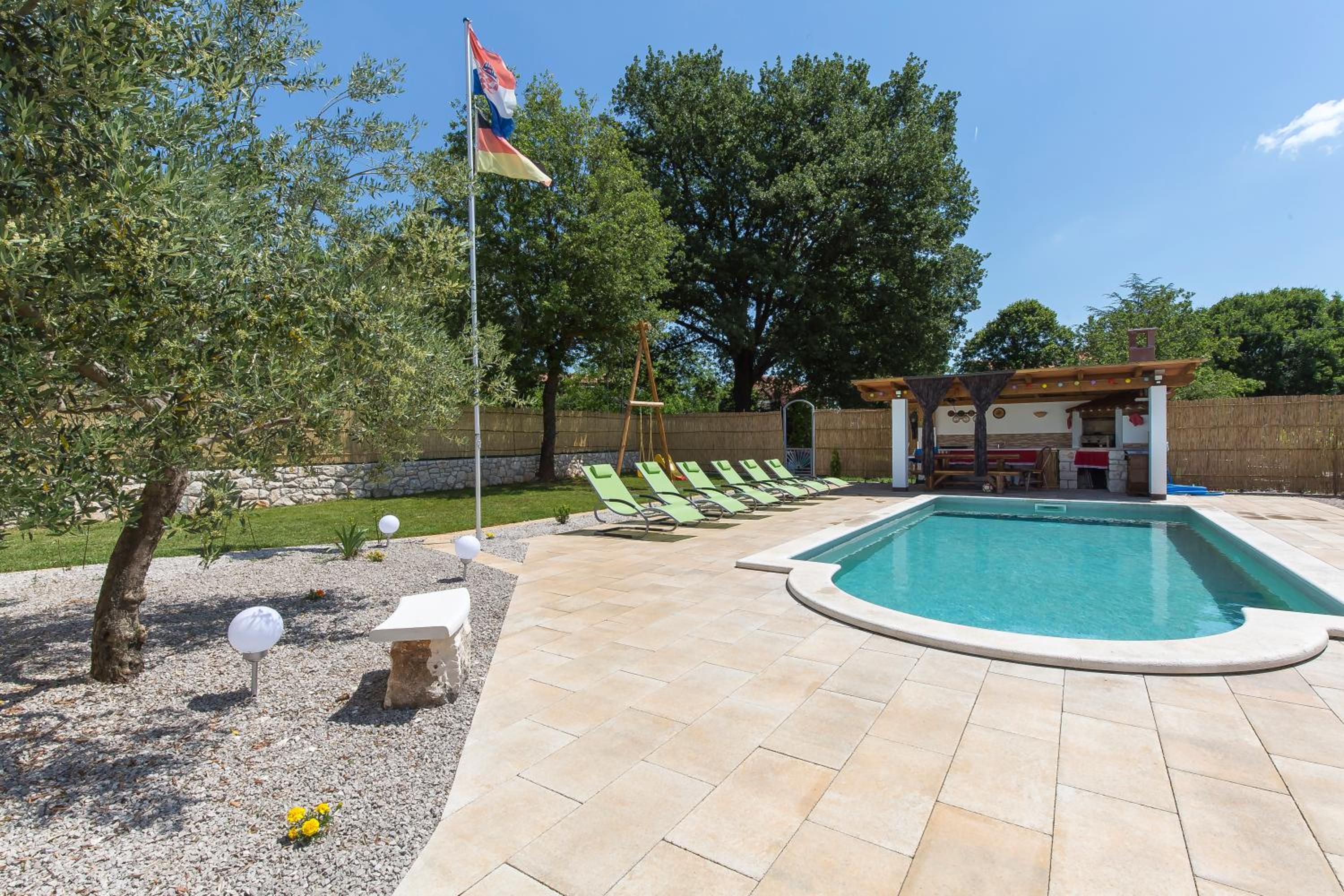 Villa photo 3