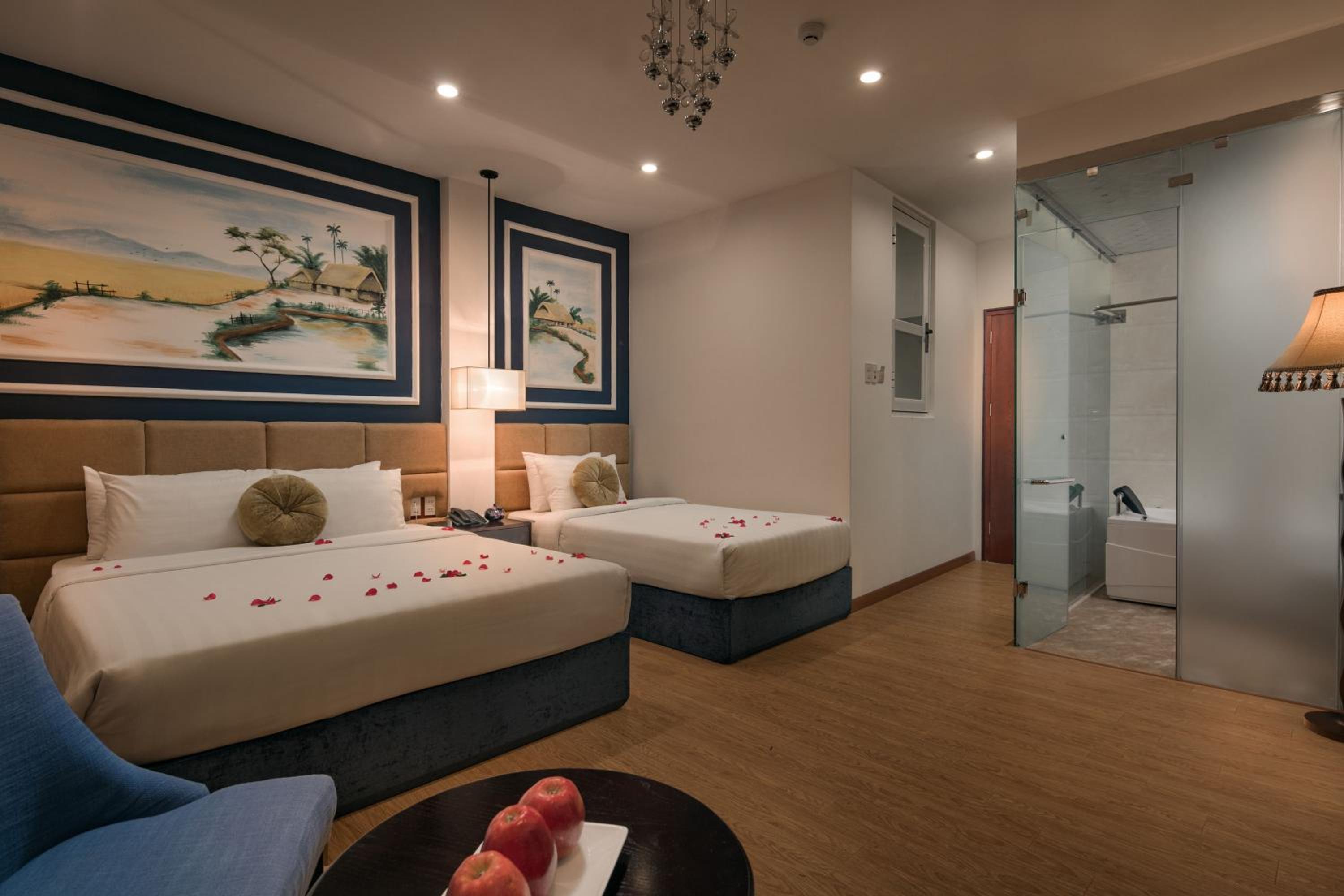 Deluxe Family Suite photo 3