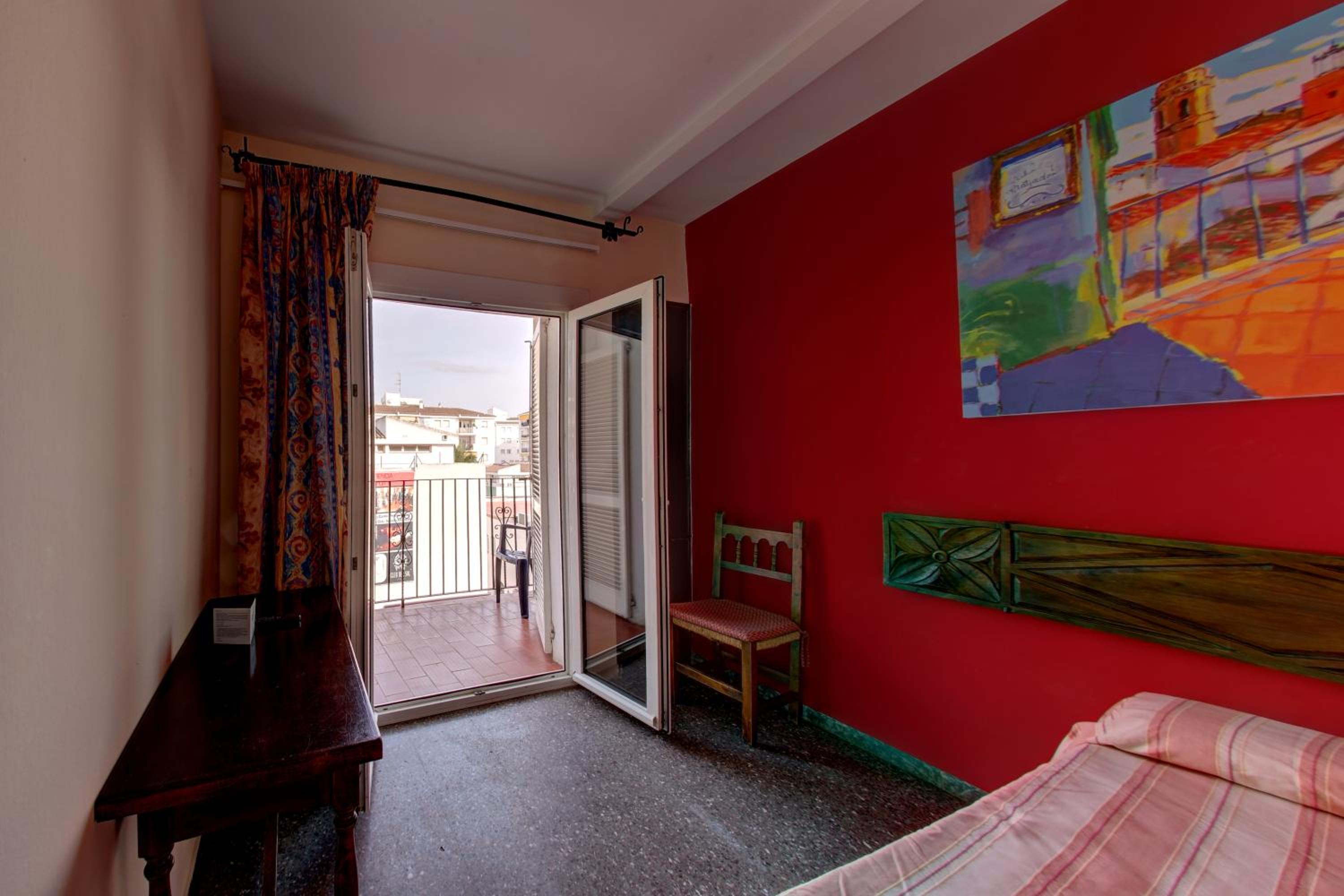 Double or Twin Room with Balcony - Photo 7