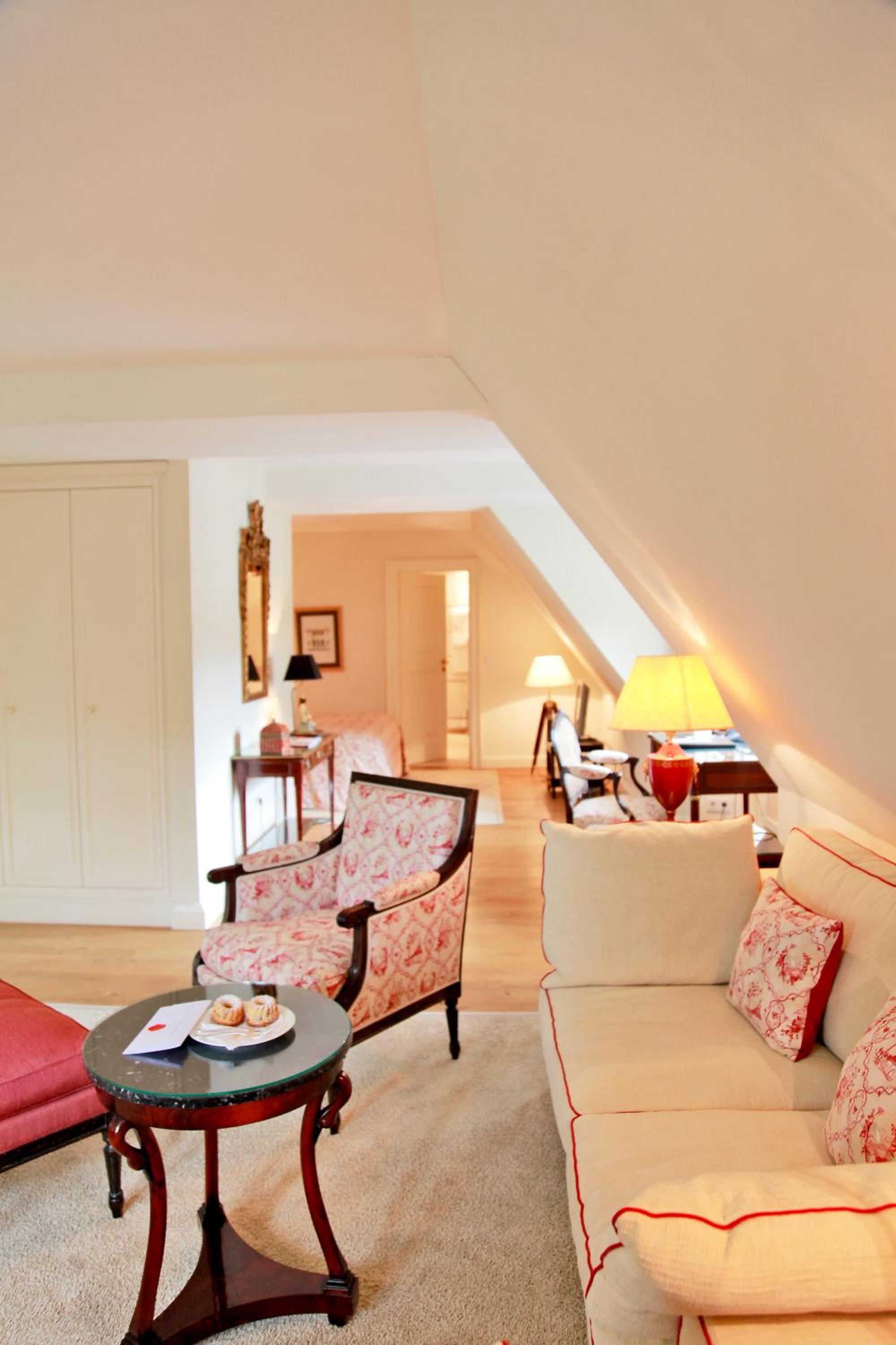 Suite - Photo 10