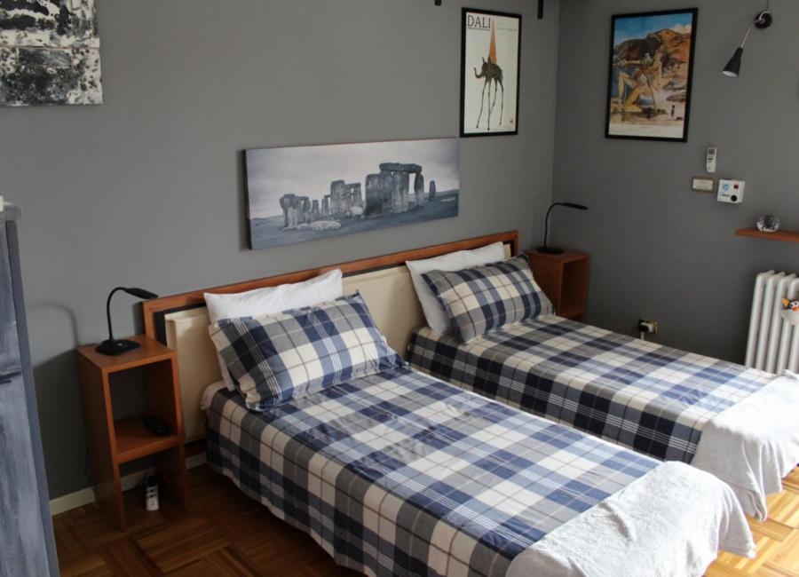 Twin Room with Balcony - Photo 6