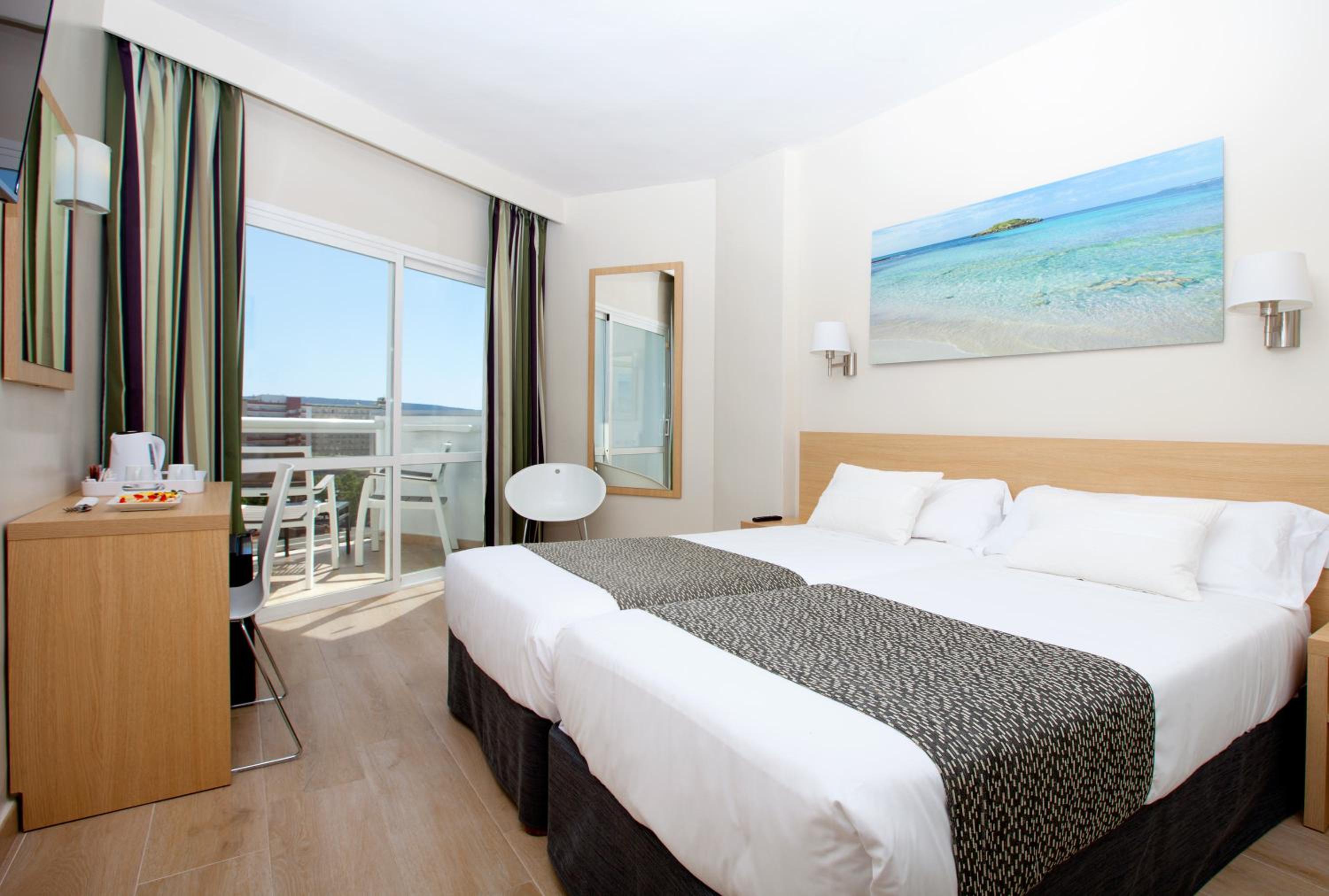 Twin Room - Photo 8