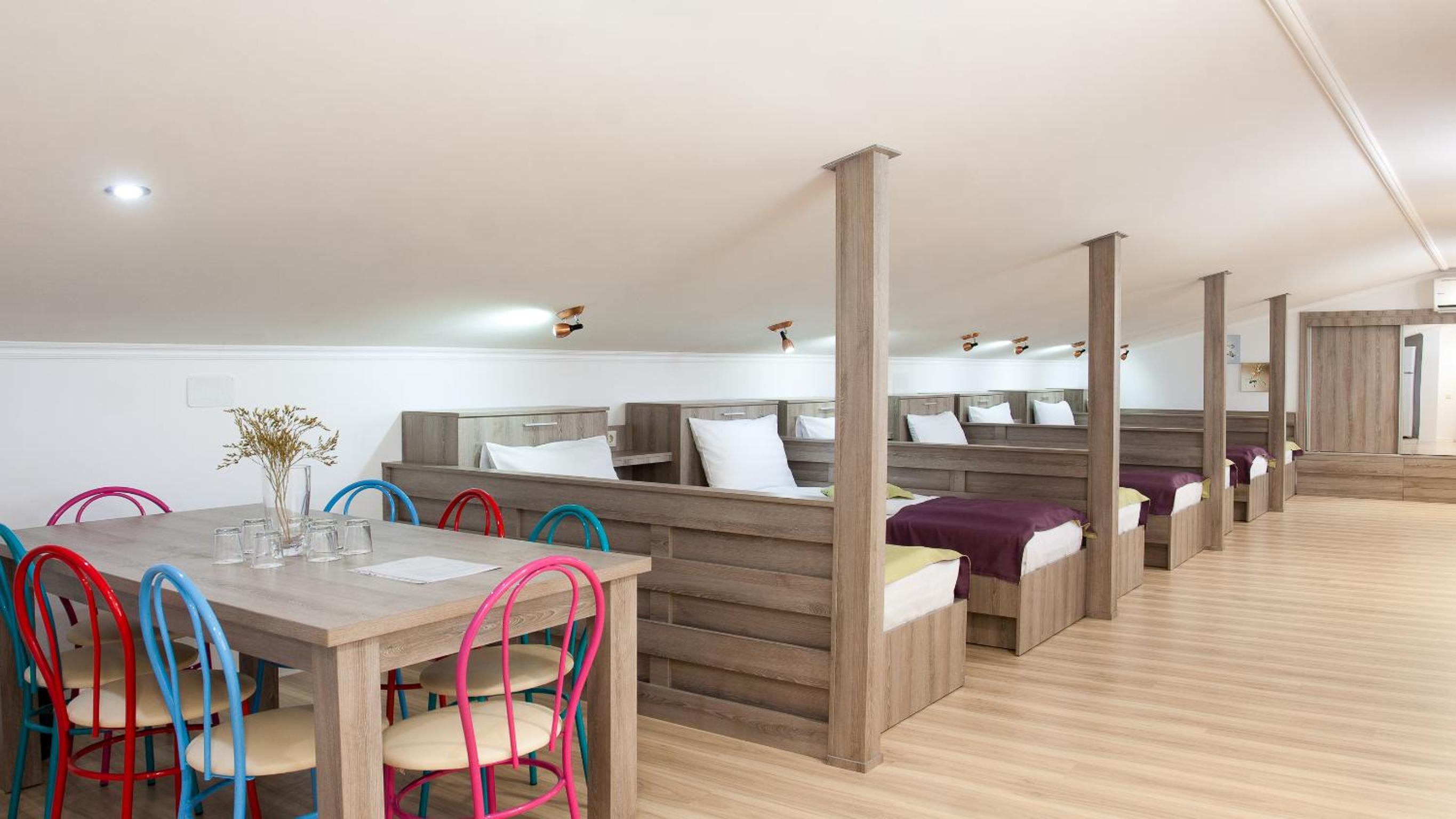 6-Bed Mixed Dormitory Room photo 3