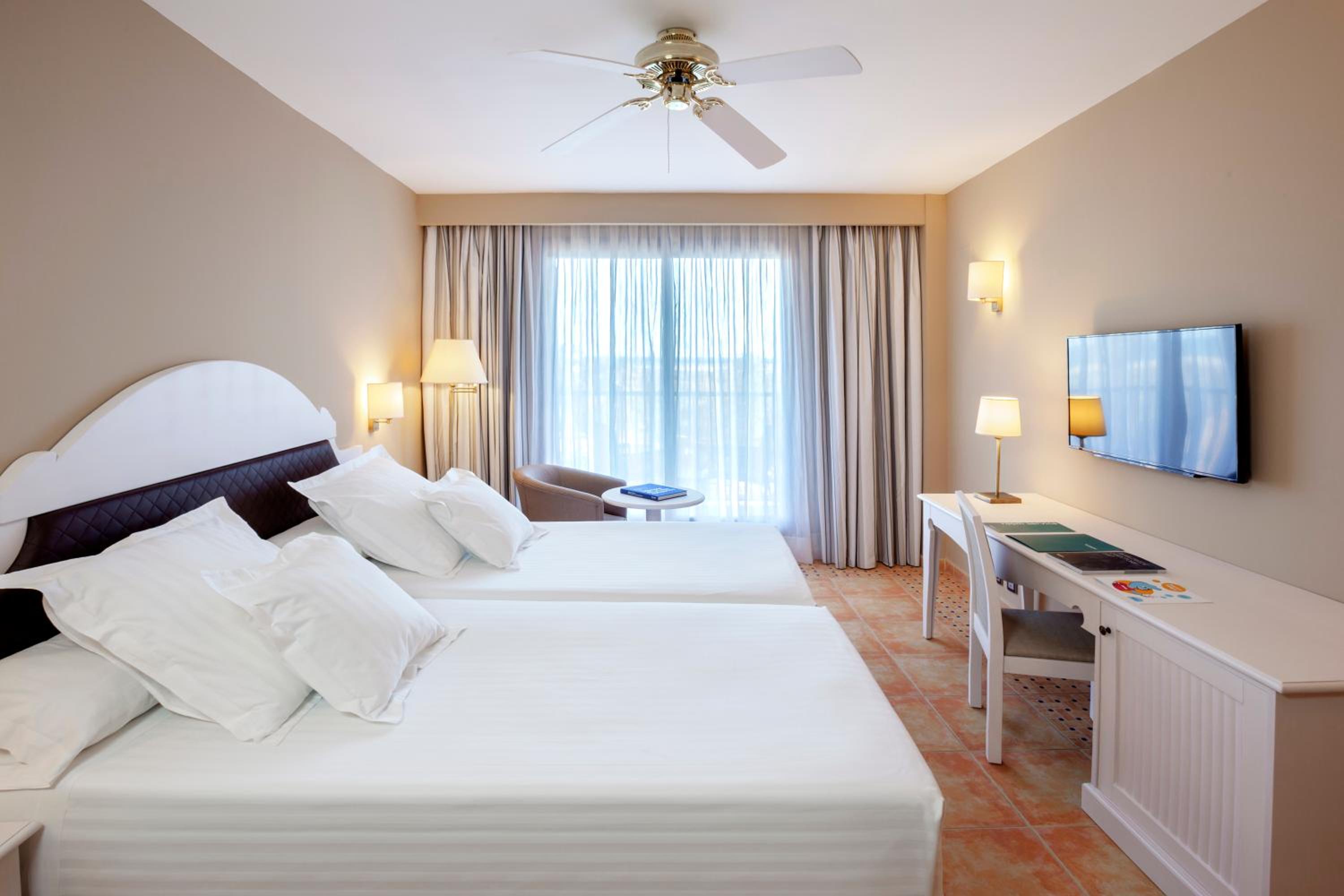 Superior Double Room Single use - Photo 1