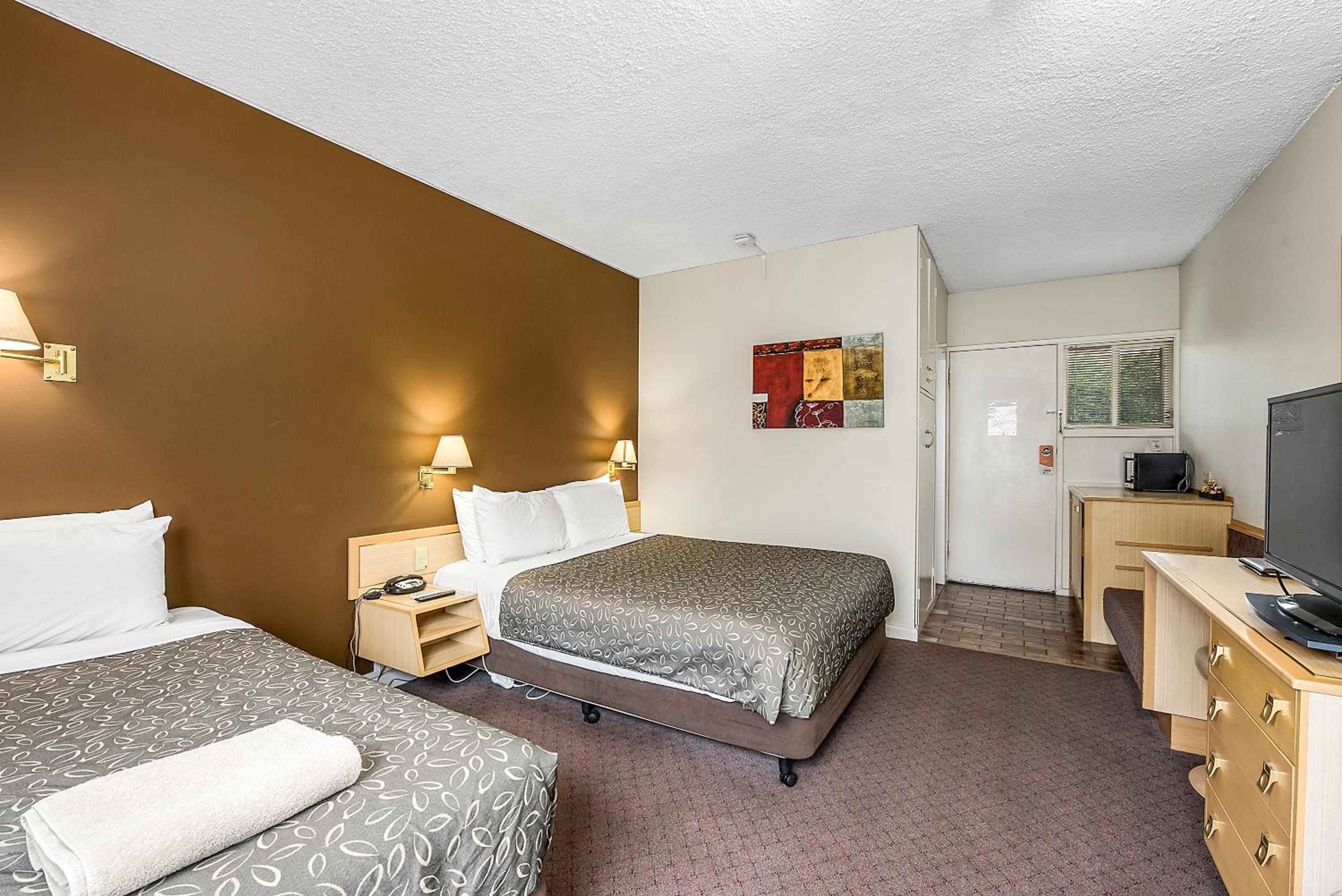 Twin Room - Photo 3
