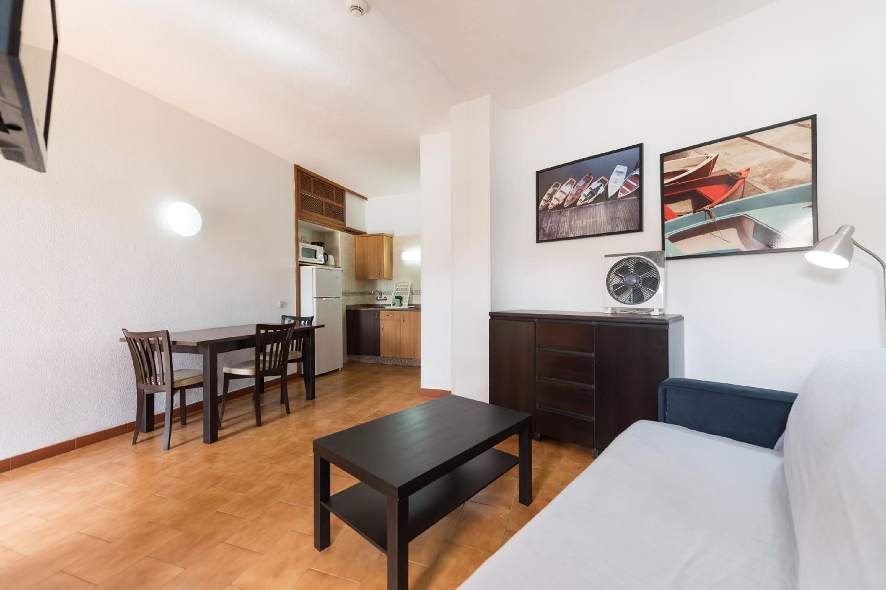 One-Bedroom Apartment photo 3