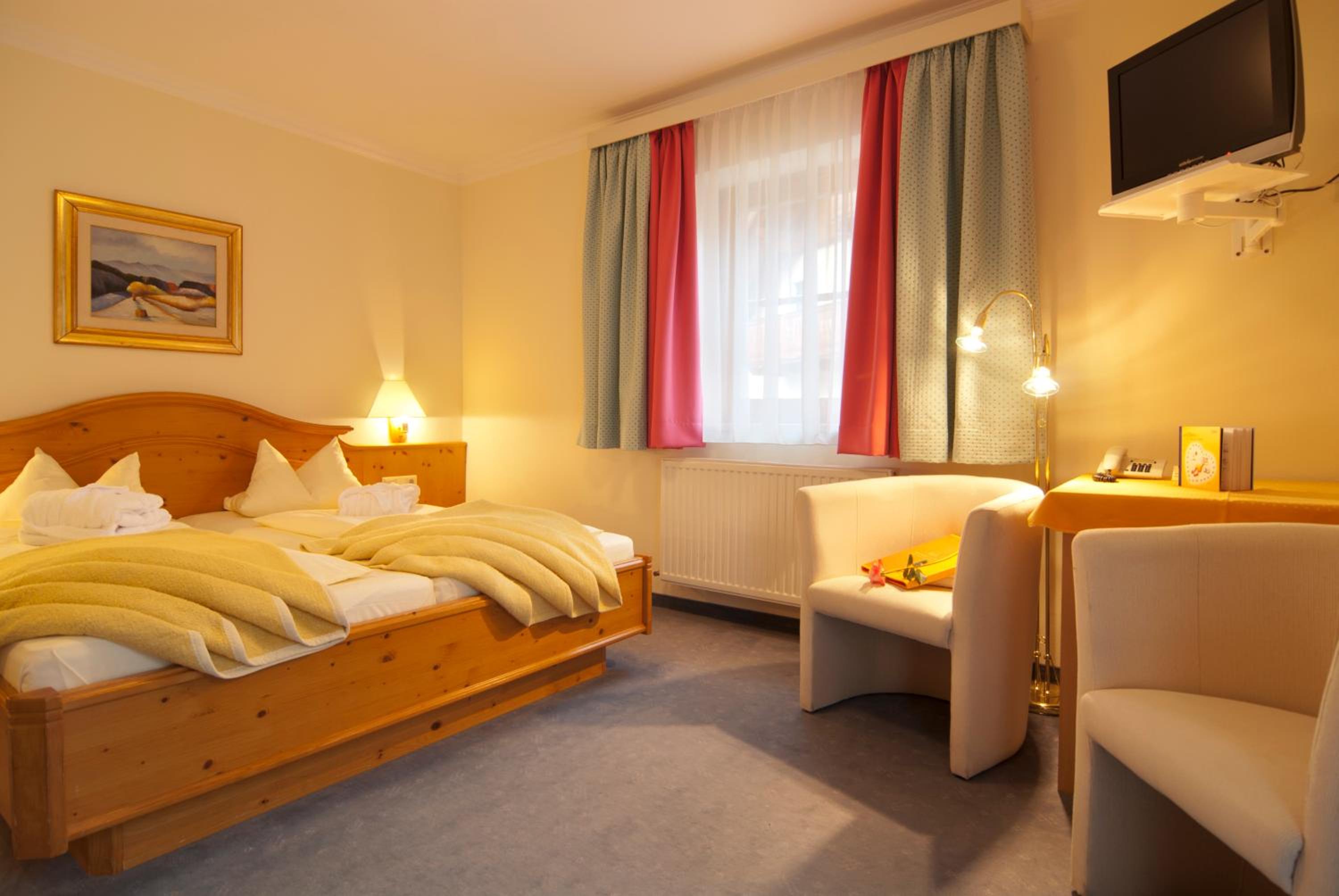 Standard Double Room - Photo 13