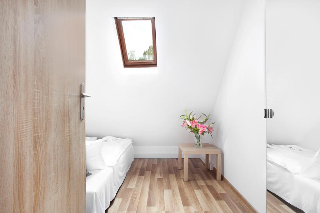 Two-Bedroom Apartment - Photo 9
