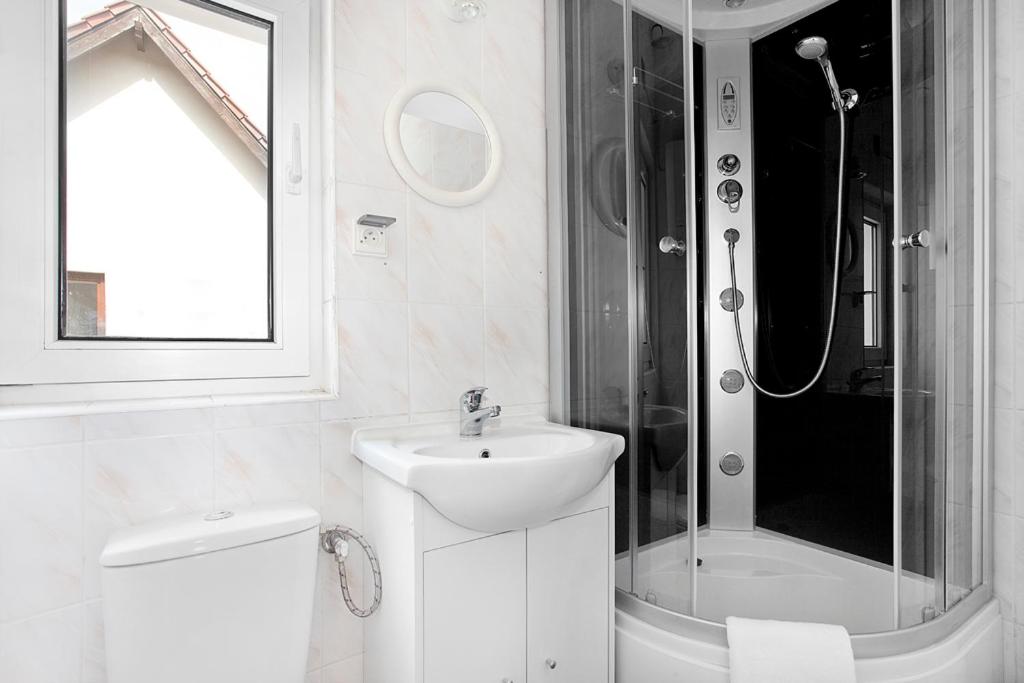 Two-Bedroom Apartment - Photo 8