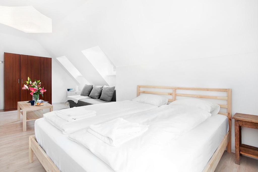 Two-Bedroom Apartment - Photo 11