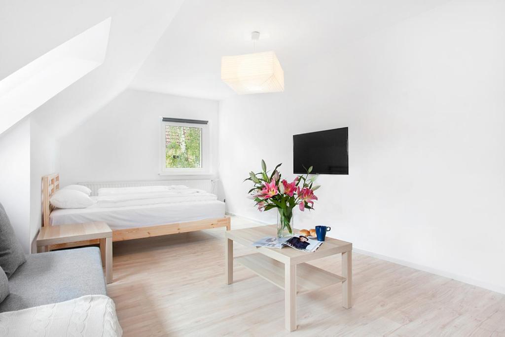 Two-Bedroom Apartment - Photo 2