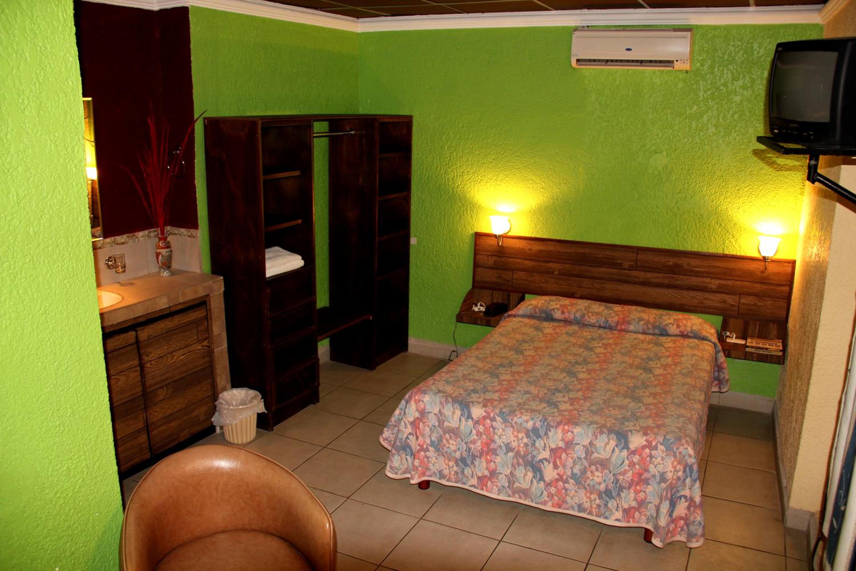 Double Room - Photo 3