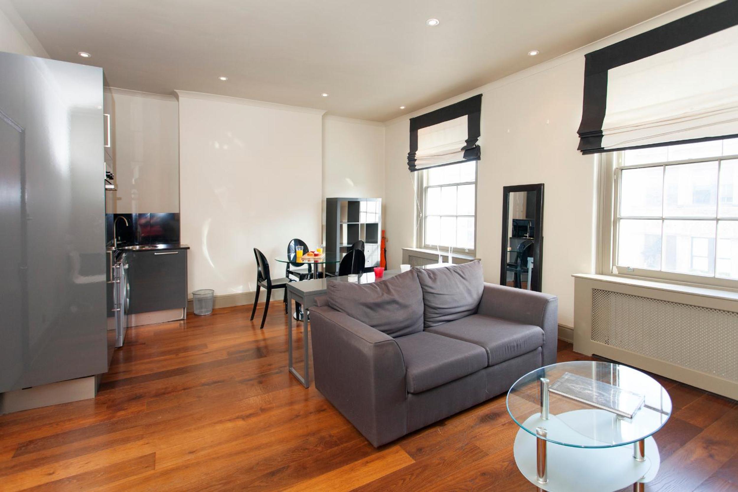One-Bedroom Apartment photo 1