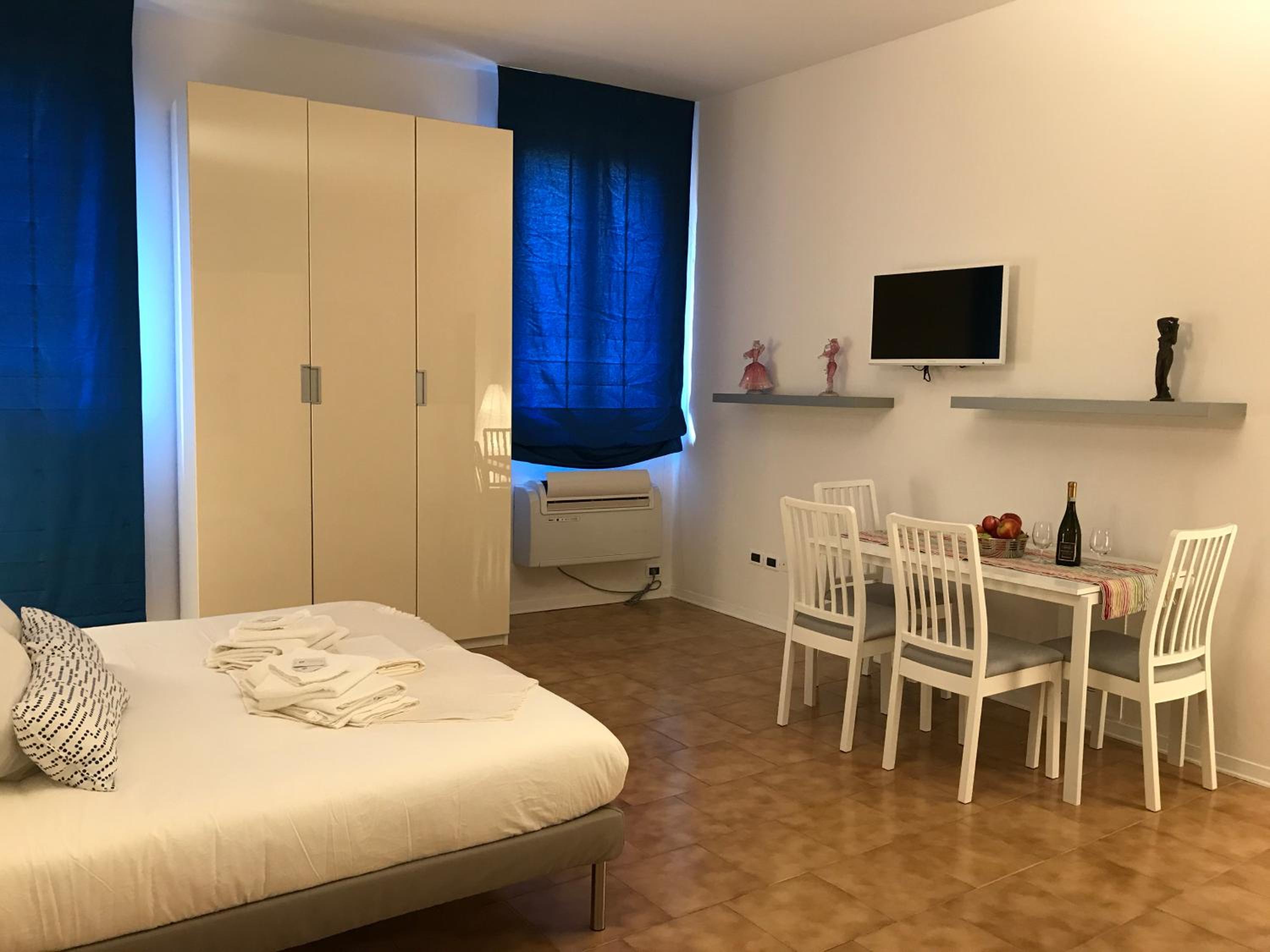 Studio Apartment - Photo 9