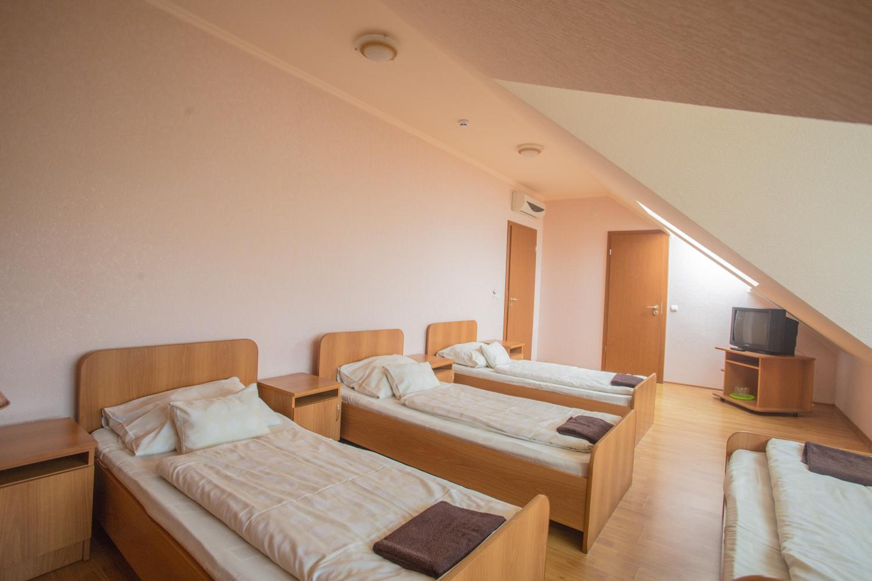 Classic Triple Room photo 1