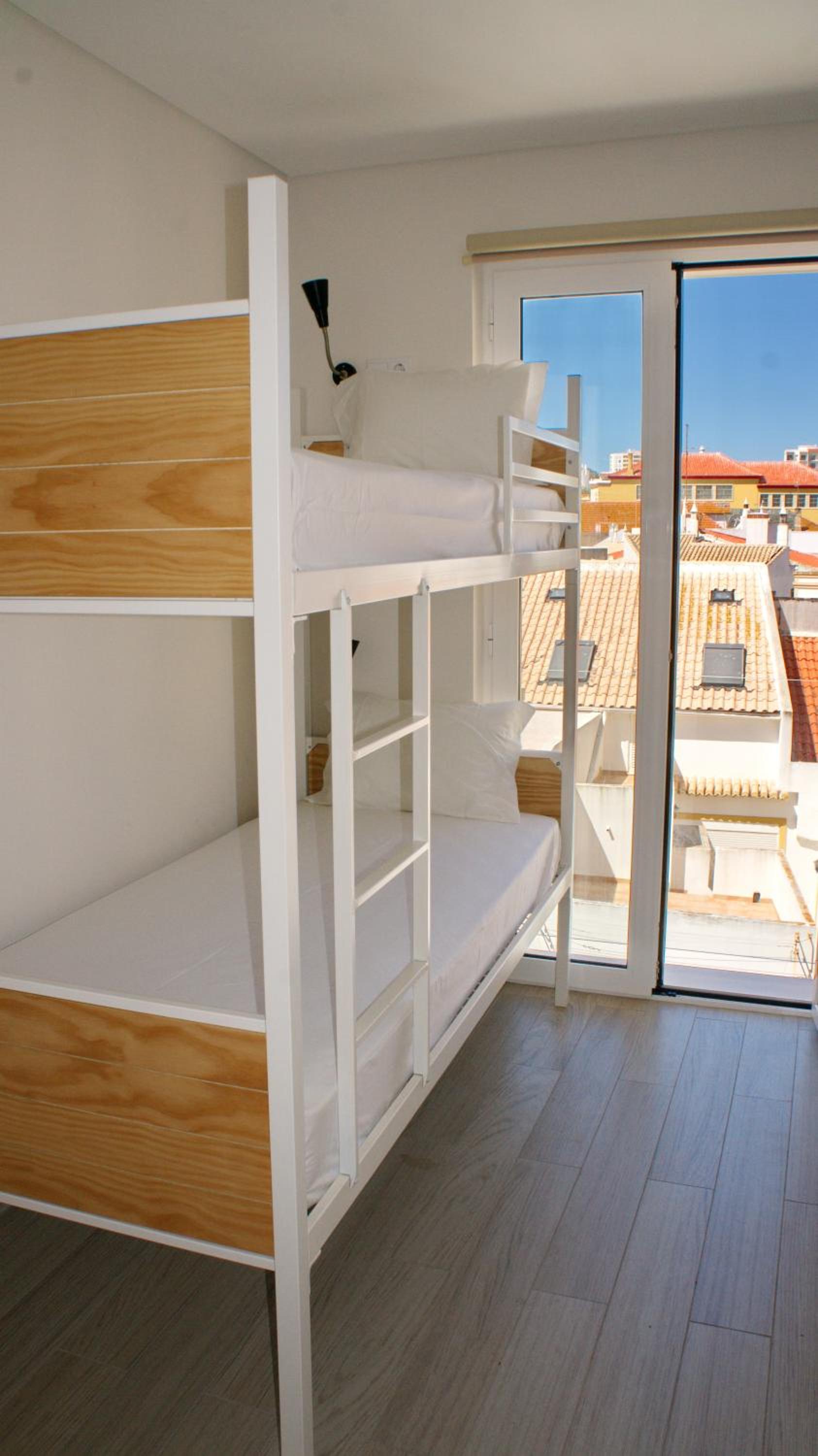 Bed in 6-Bed Female Dormitory Room photo 3