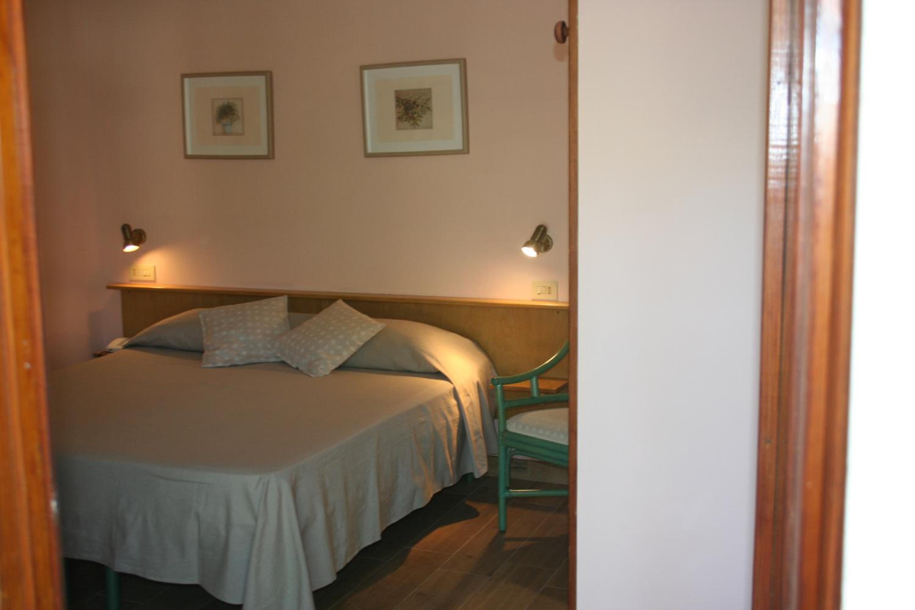 Double or Twin Room photo 3