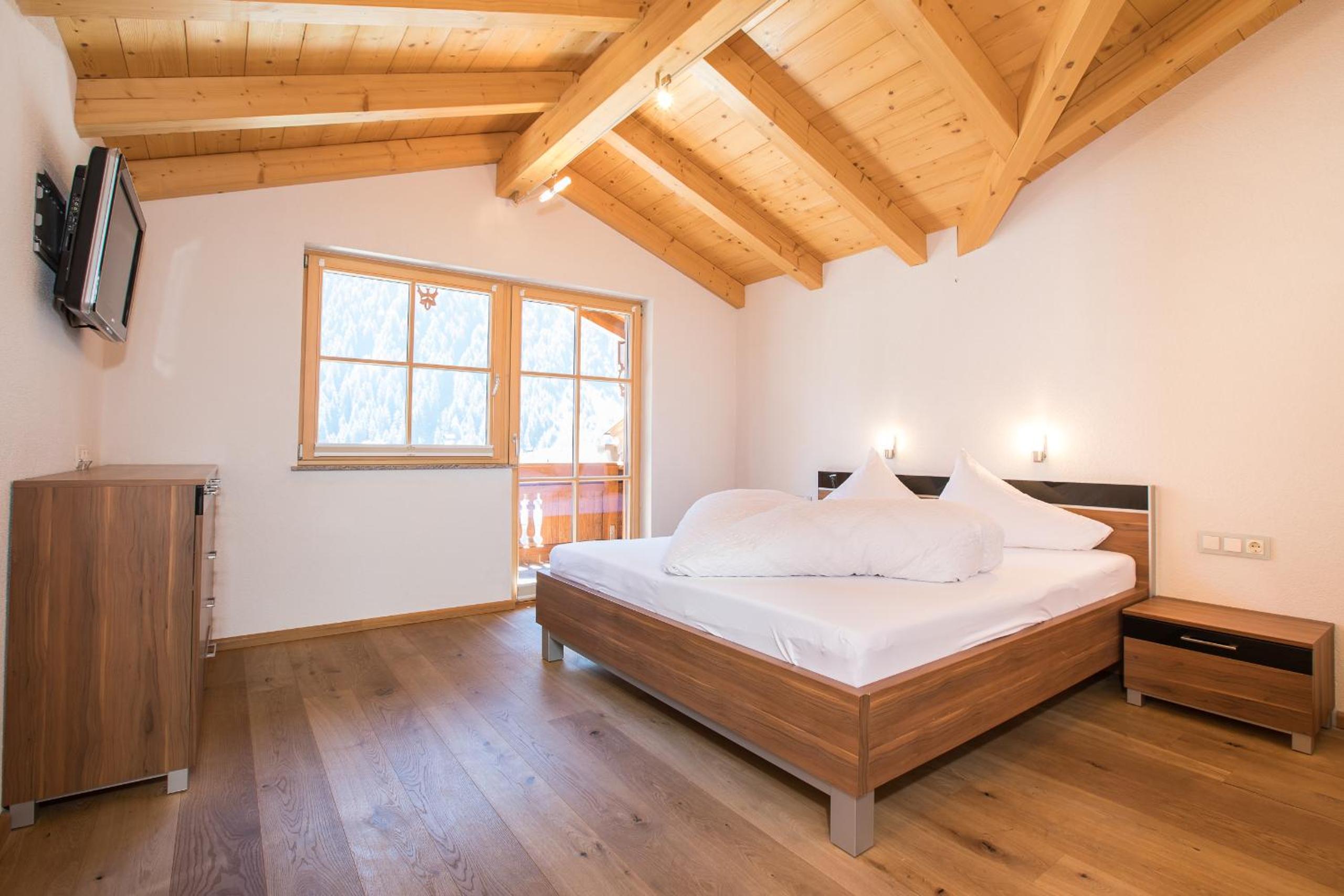 Three-Bedroom Apartment - Annex