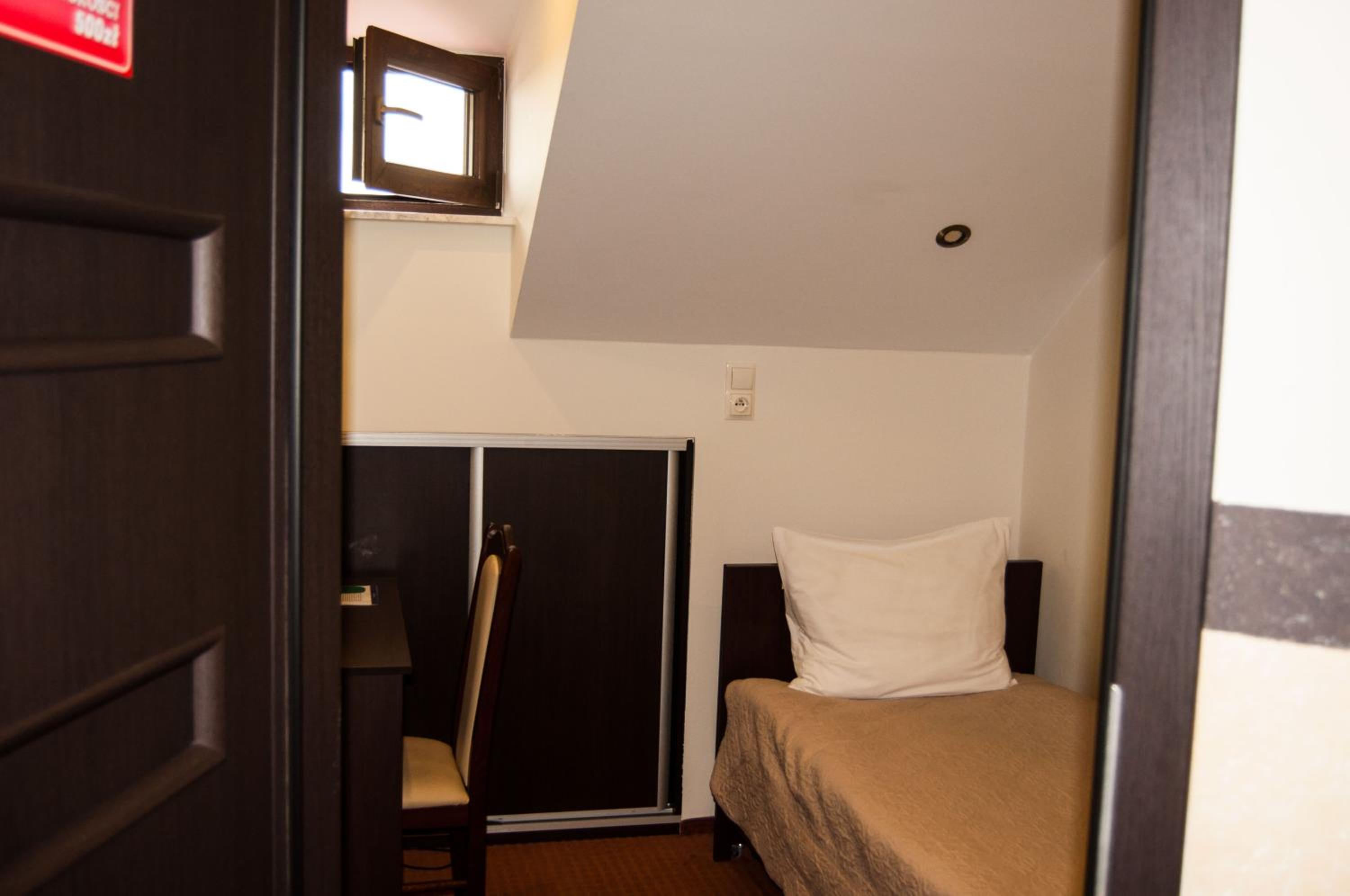 Single Room with Bathroom, photo 7