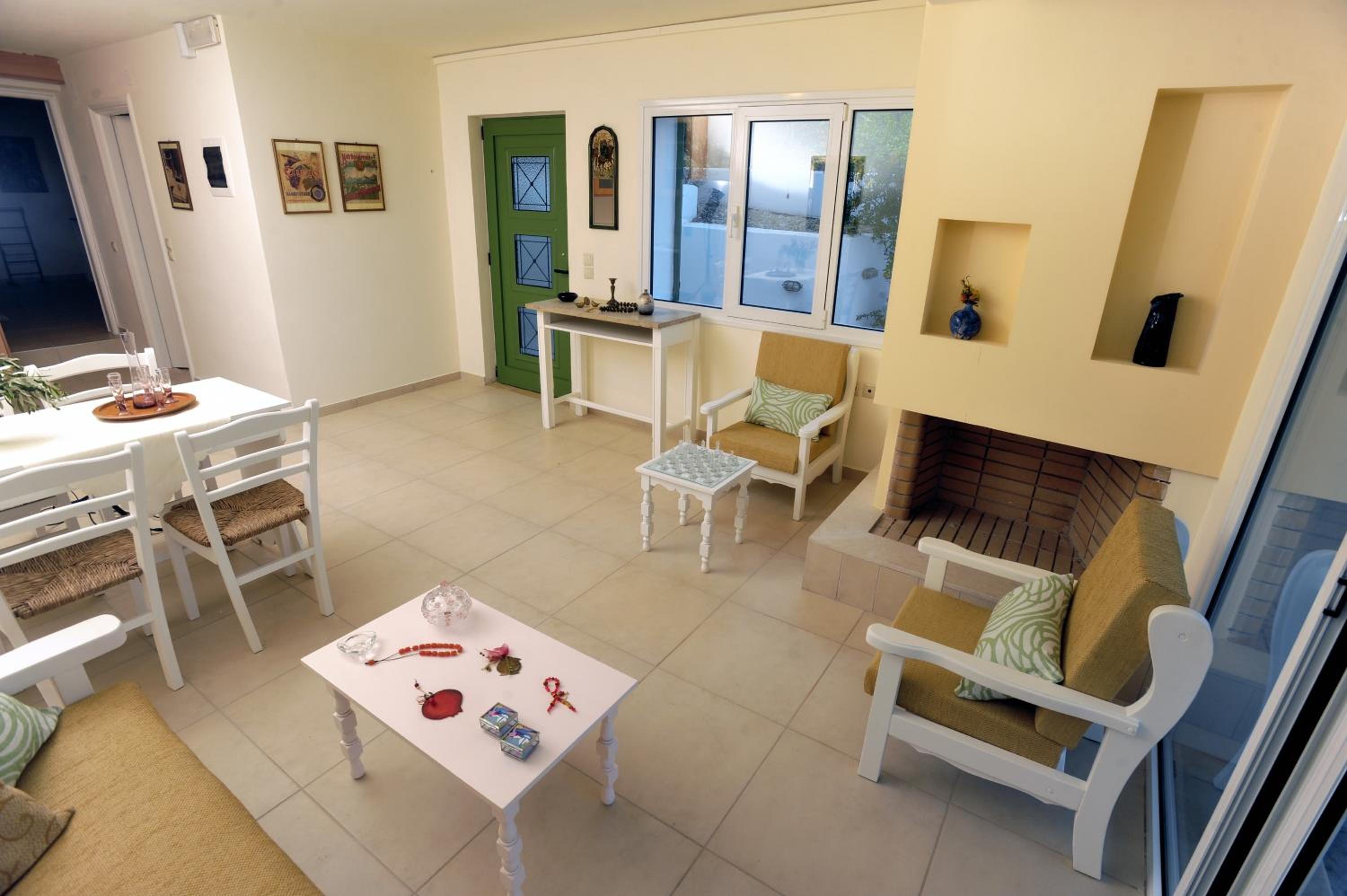 One-Bedroom House photo 1