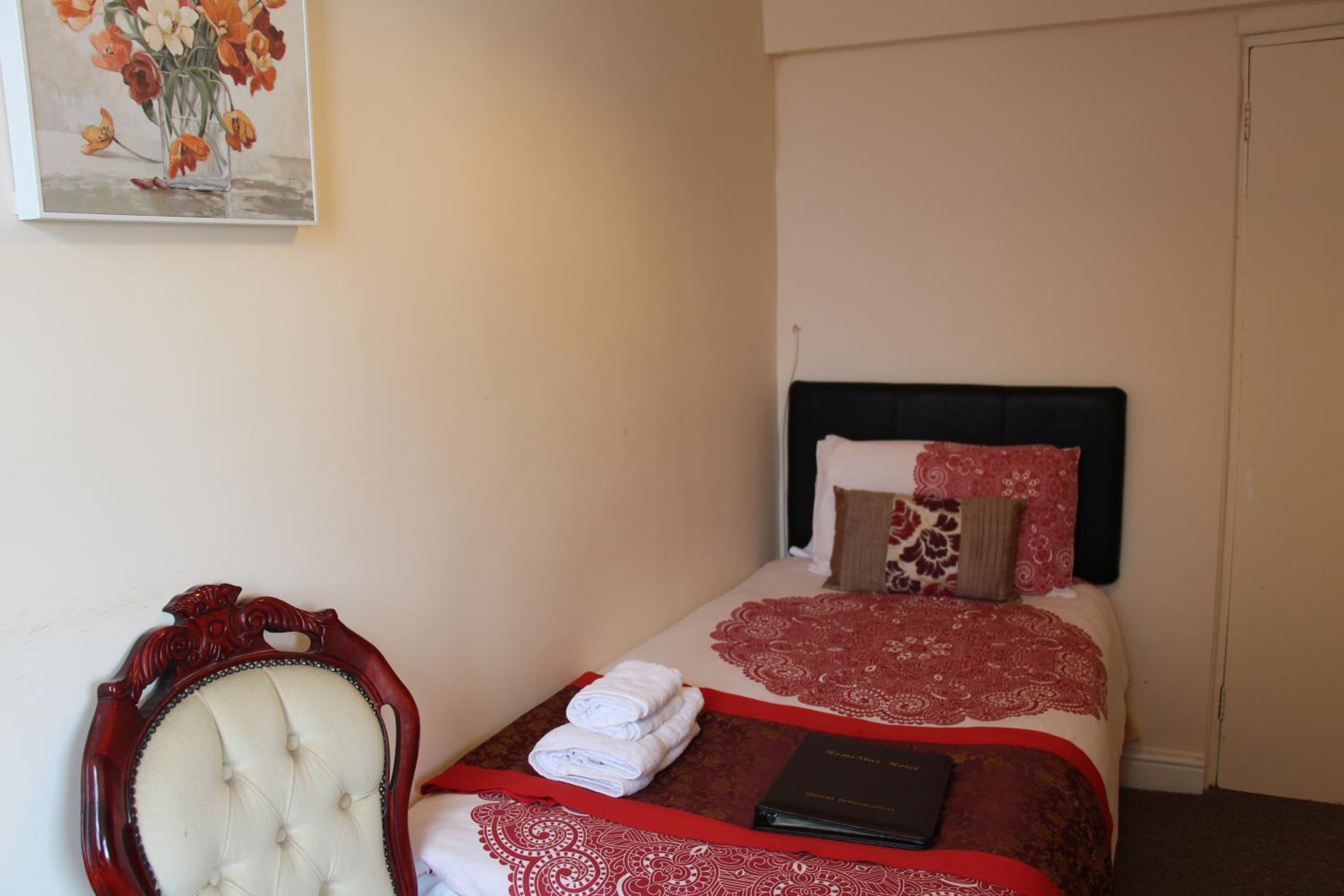 Single Room with Shared Bathroom