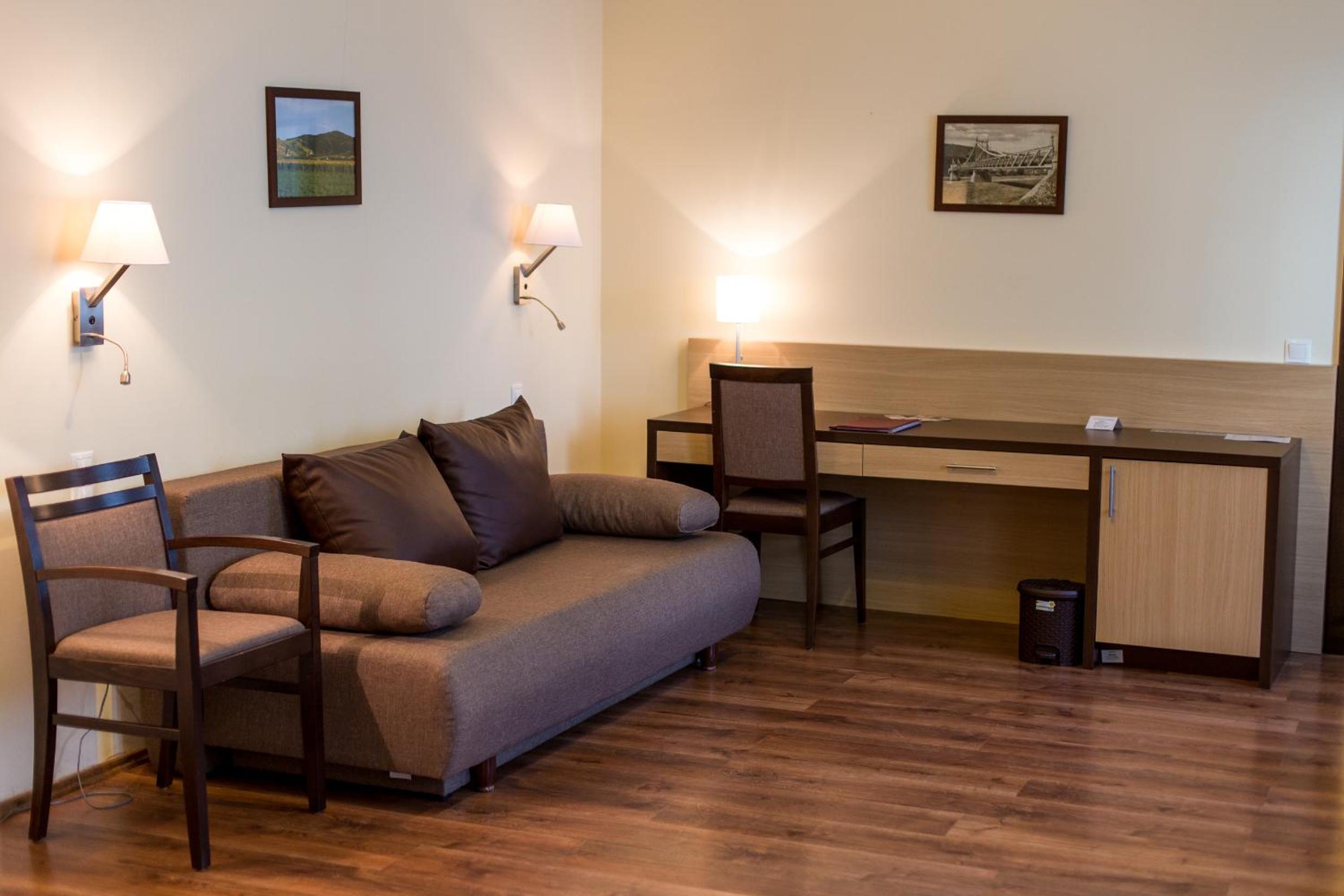 One-Bedroom Apartment - Photo 13