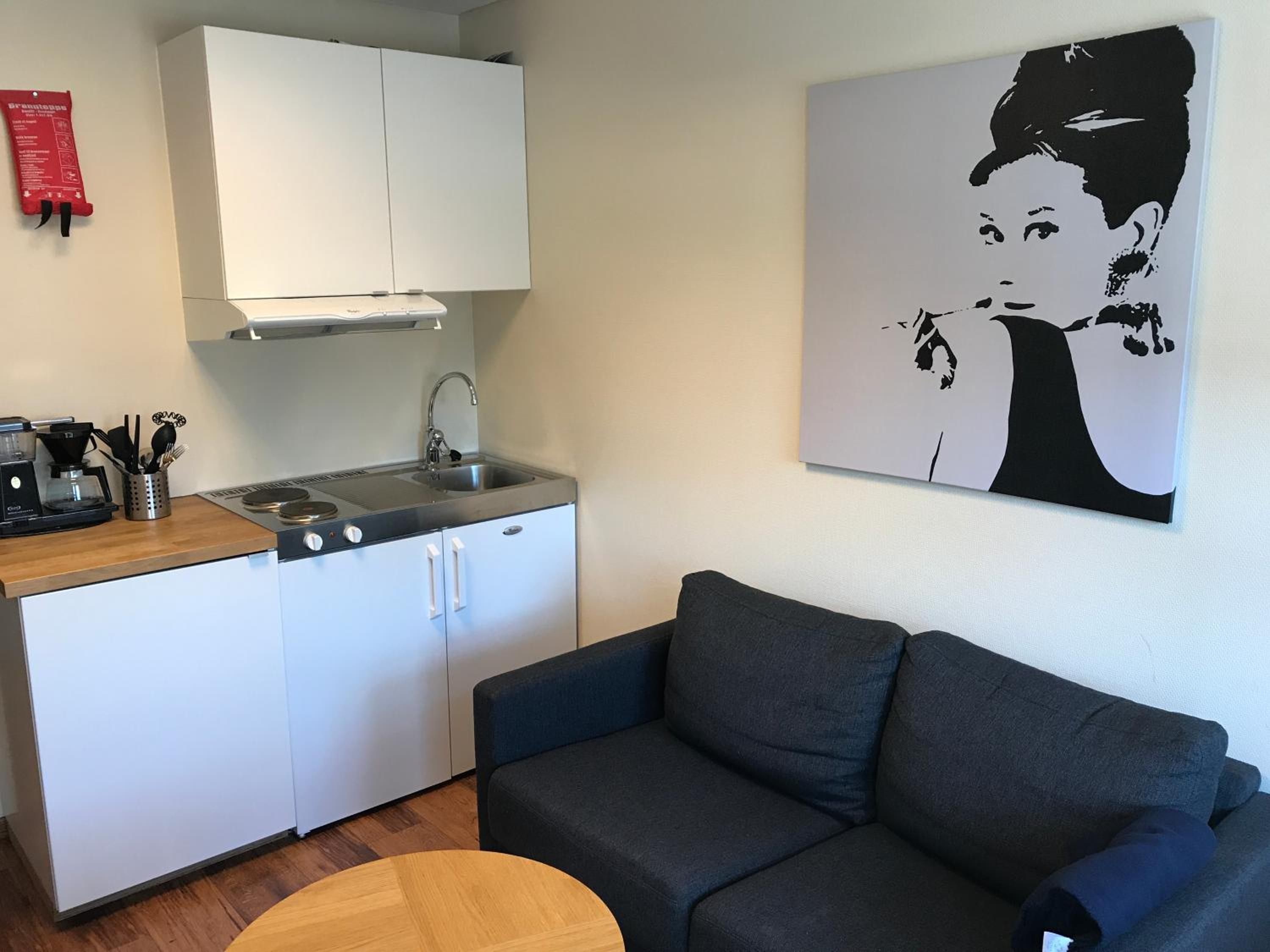 Double Room - Ground Floor with Kitchen - Photo 4