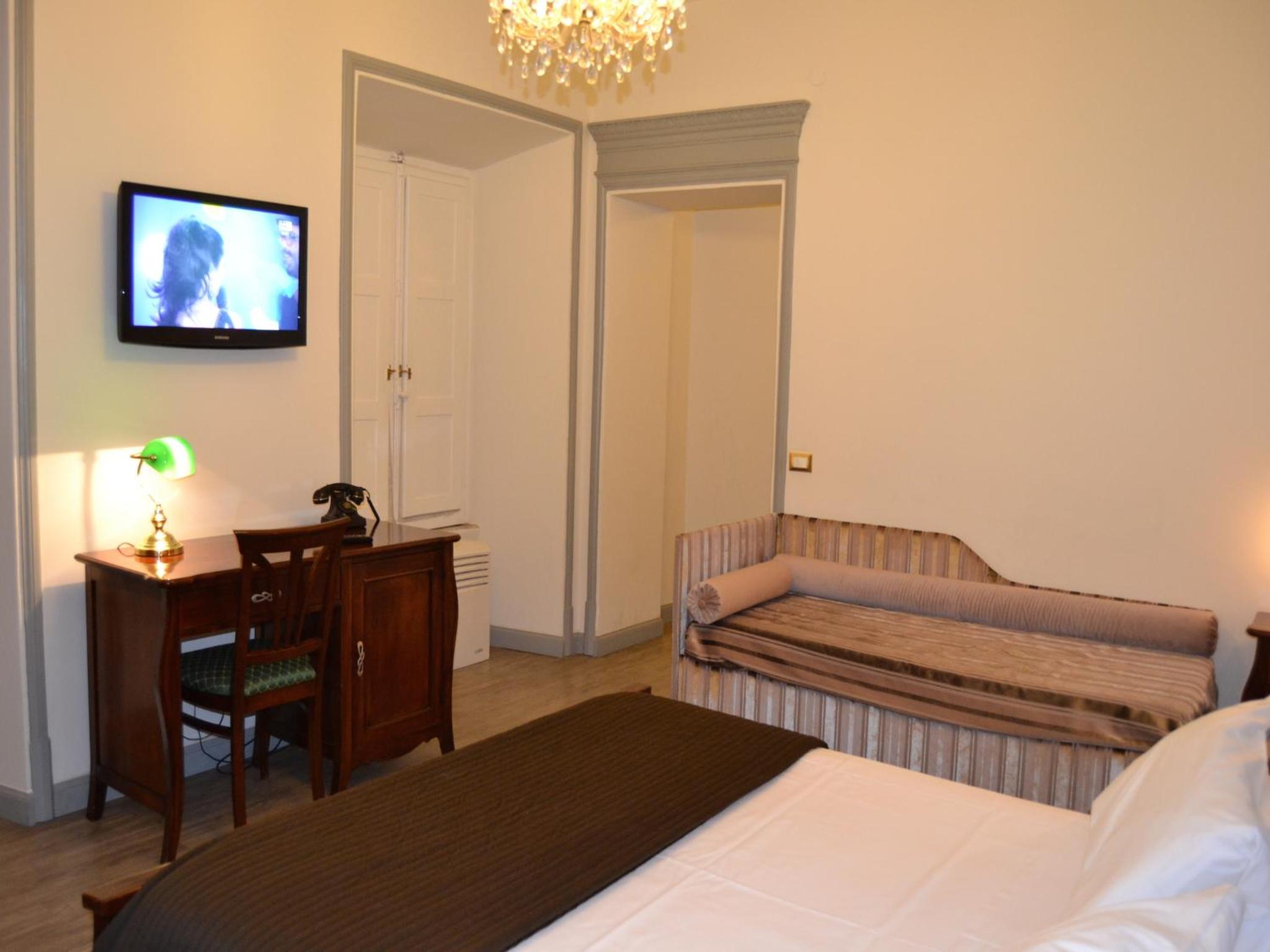 Large Double Room photo 2