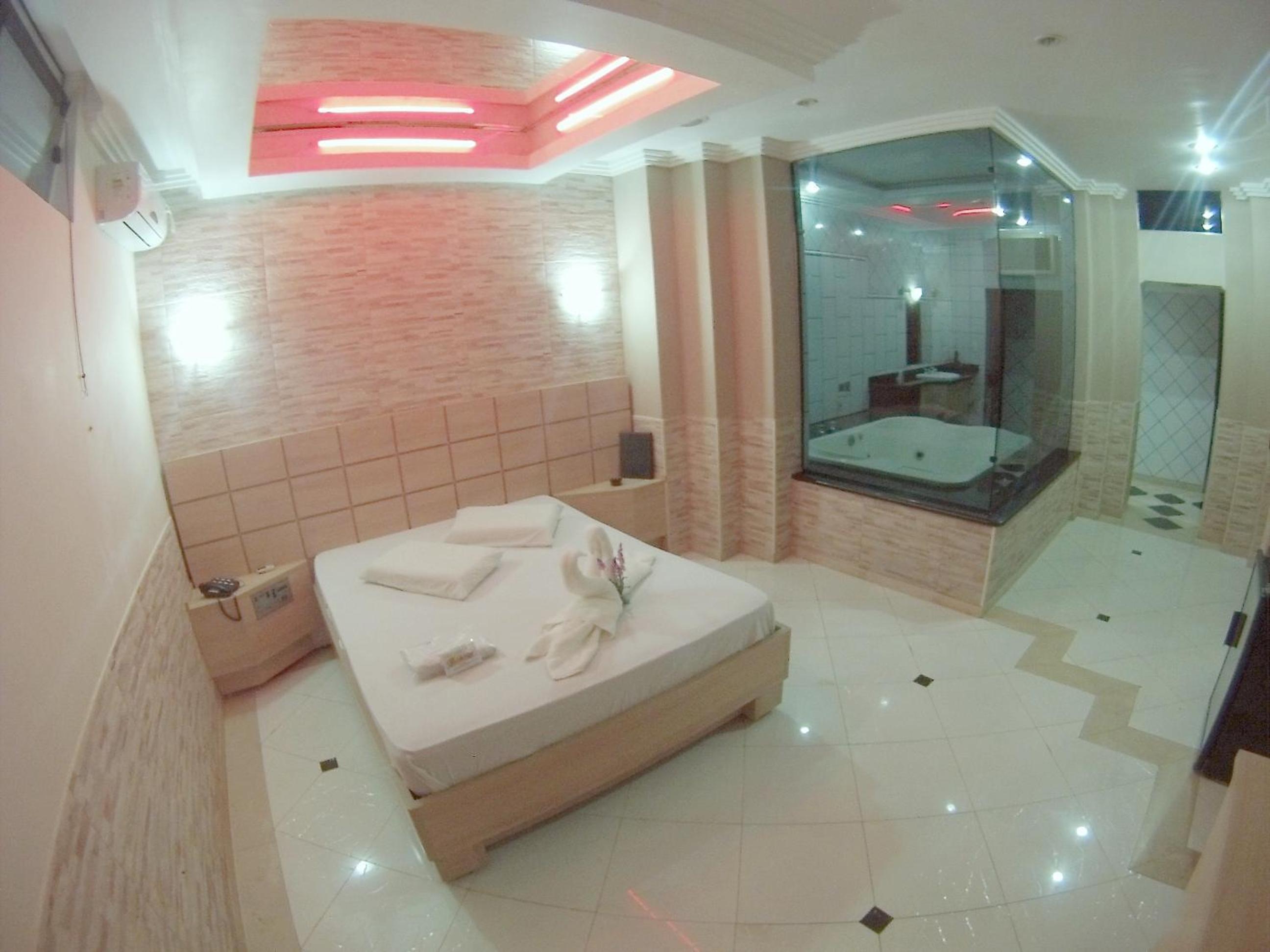 Deluxe Suite with Spa Bath photo 1