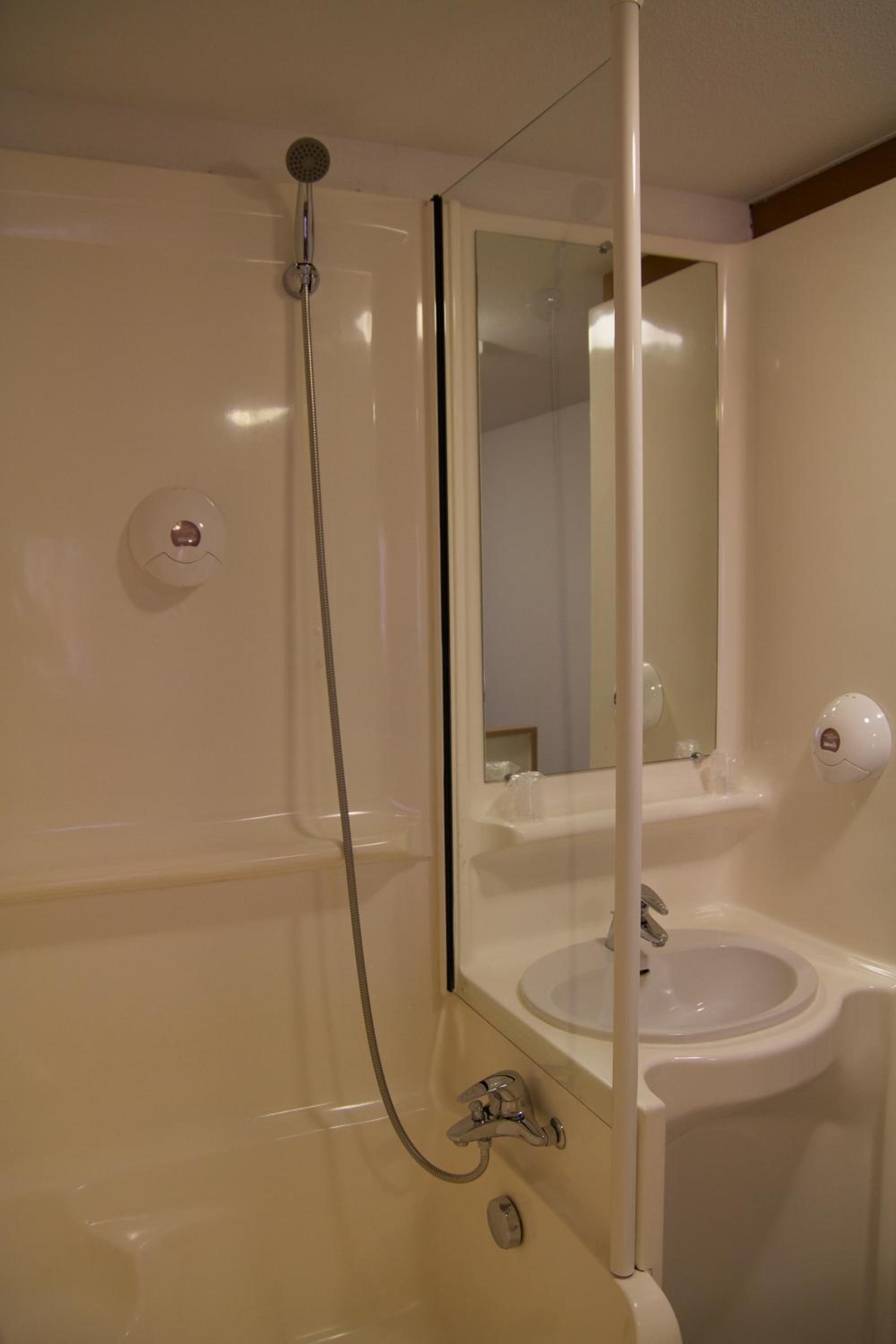 Double Room - Photo 5