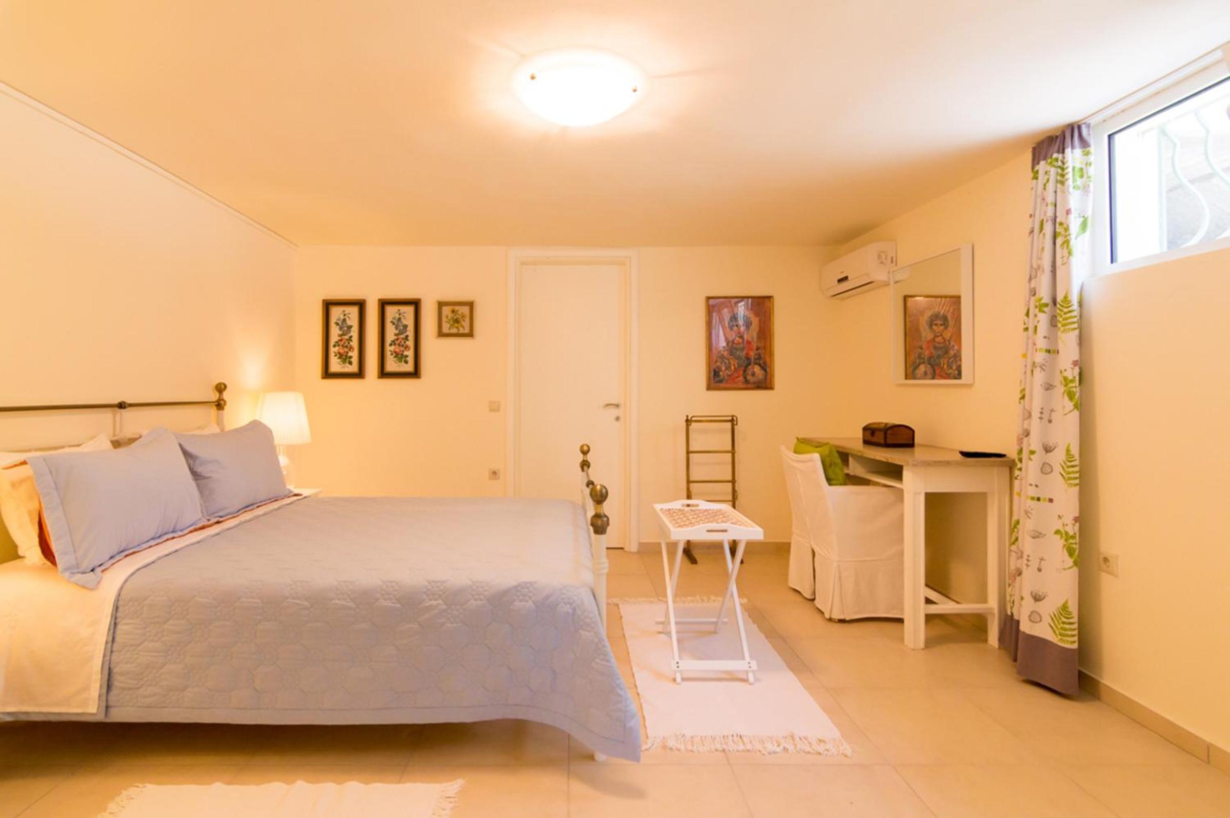 One-Bedroom House photo 1