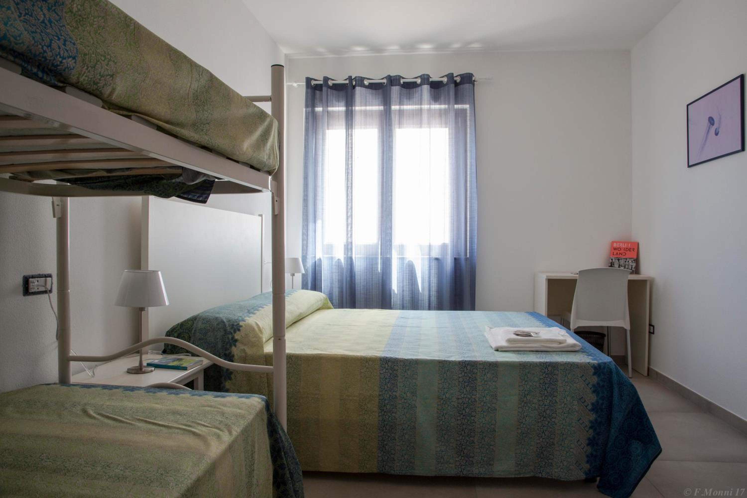 Large Double Room - Photo 1