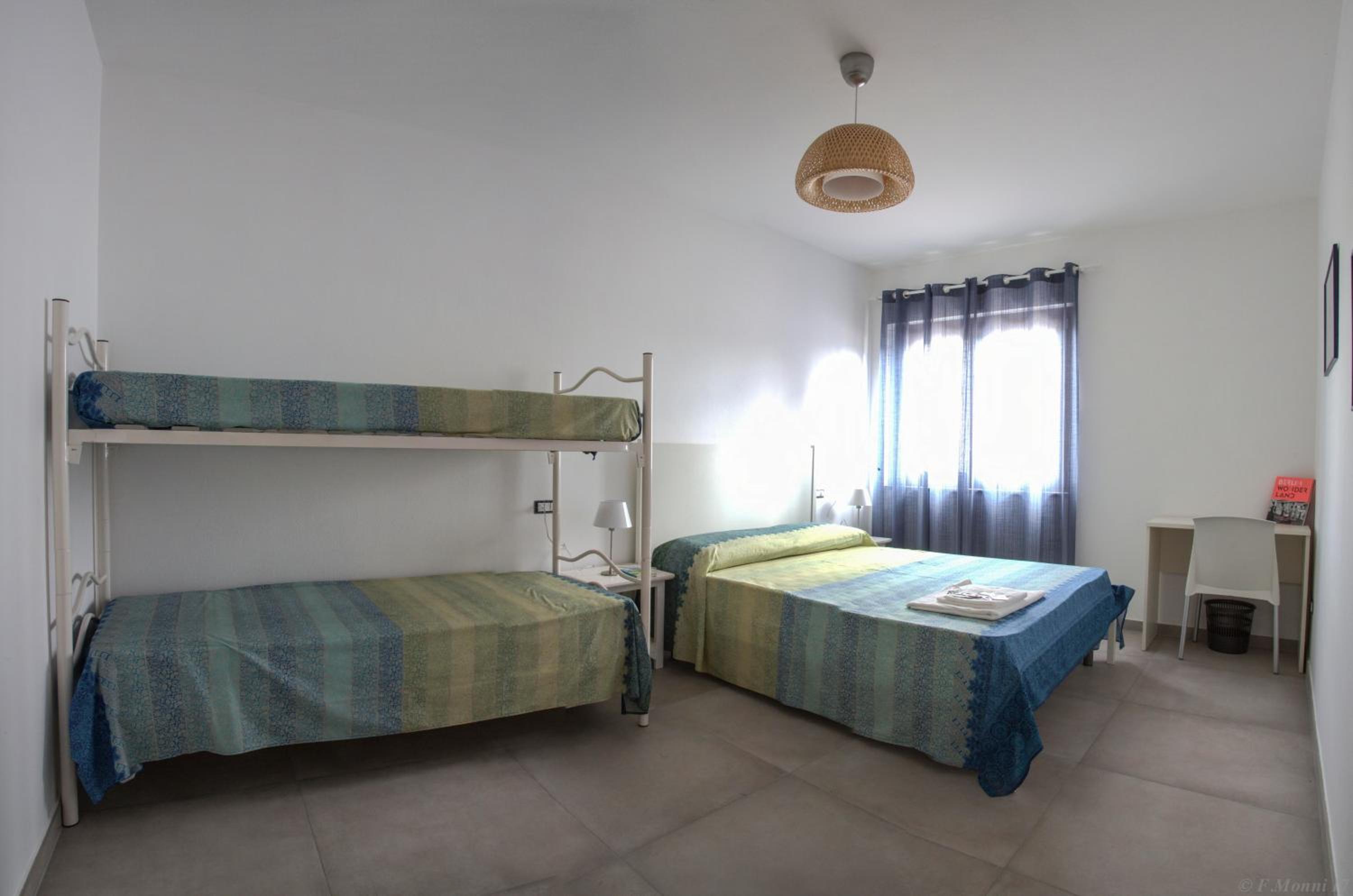 Large Double Room - Photo 3