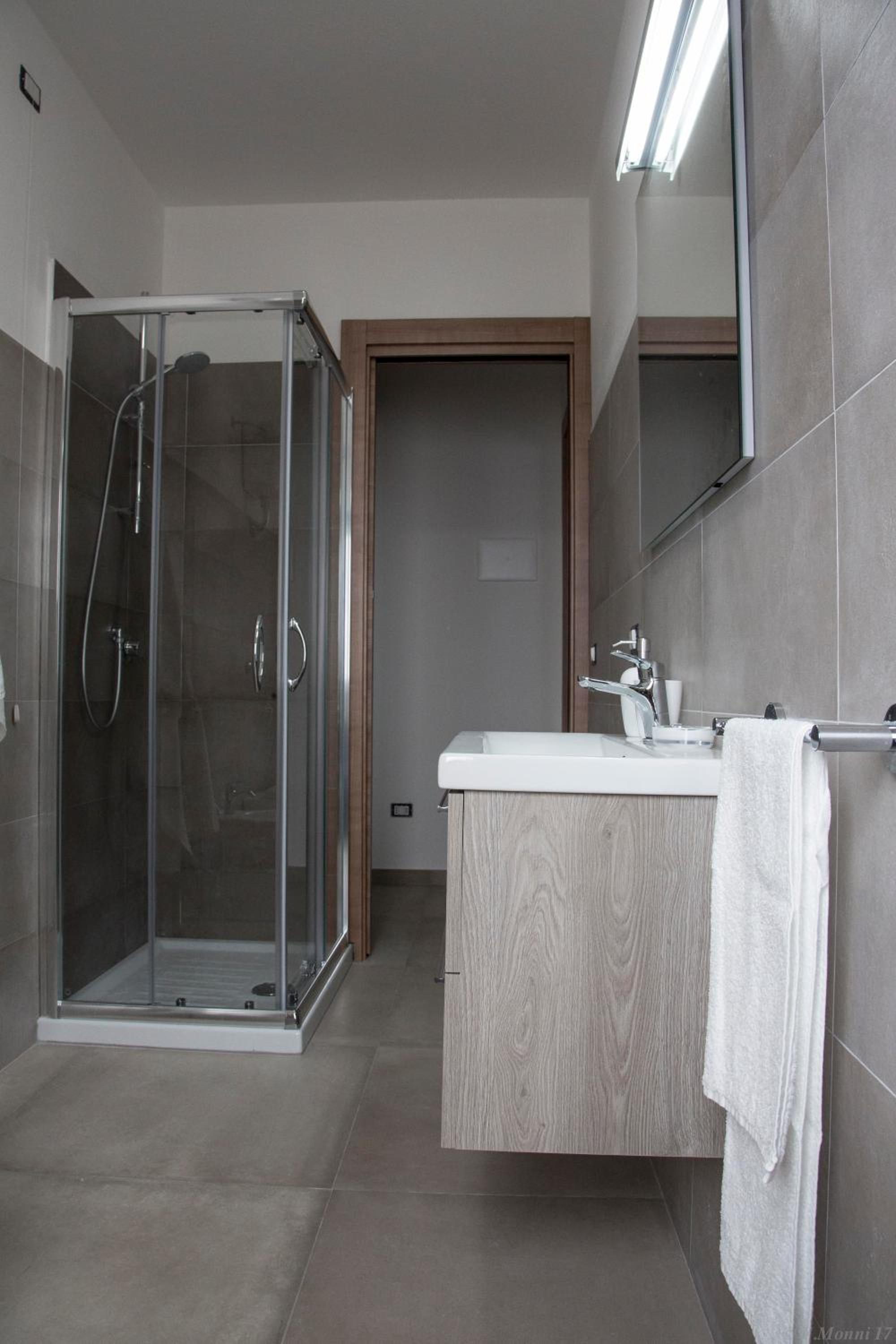 Large Double Room - Photo 2