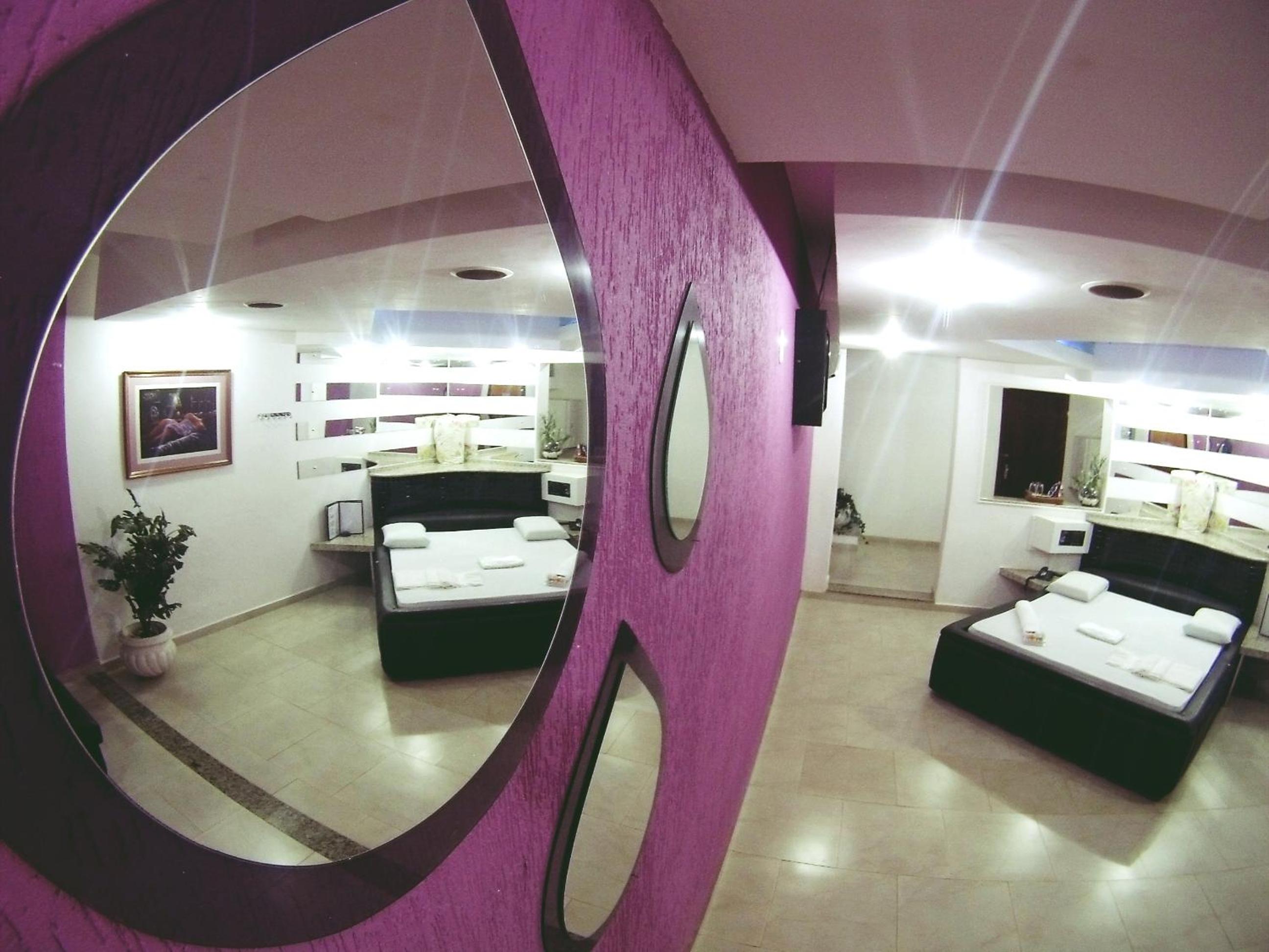 Deluxe King Suite photo 2