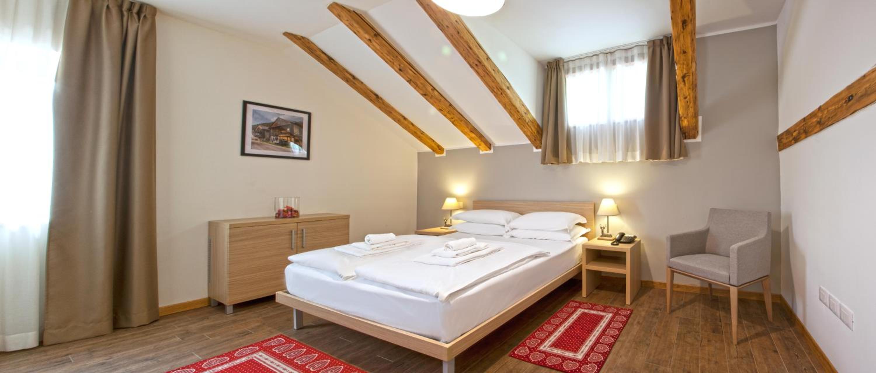 Deluxe One-Bedroom Apartment with Balcony  photo 1