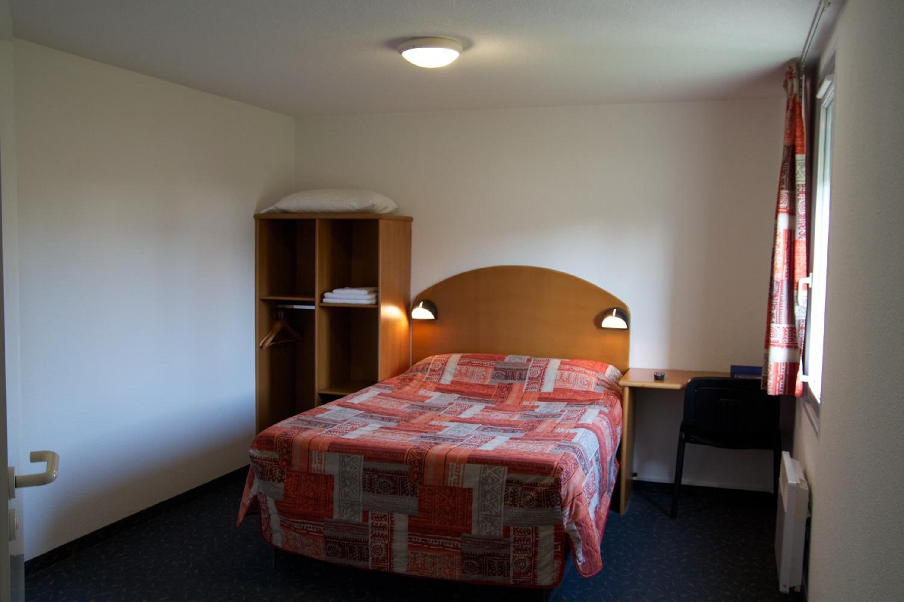 Family Room (2 Adults + 2 Children) - Photo 2