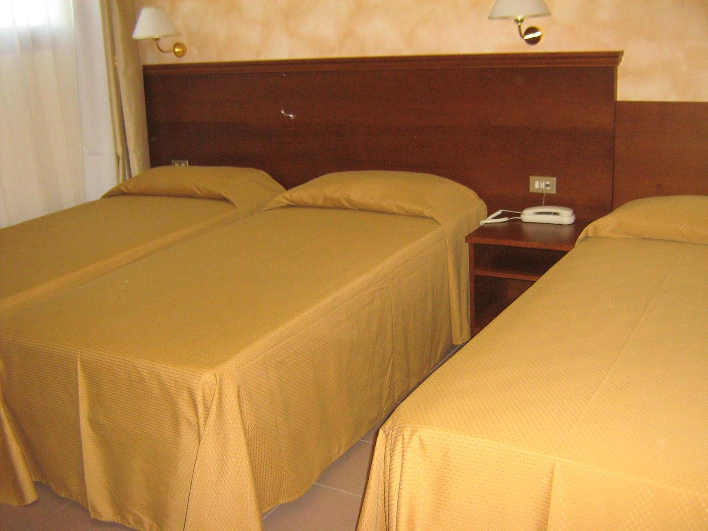 Family Room (2 Adults + 1 Child) photo 1